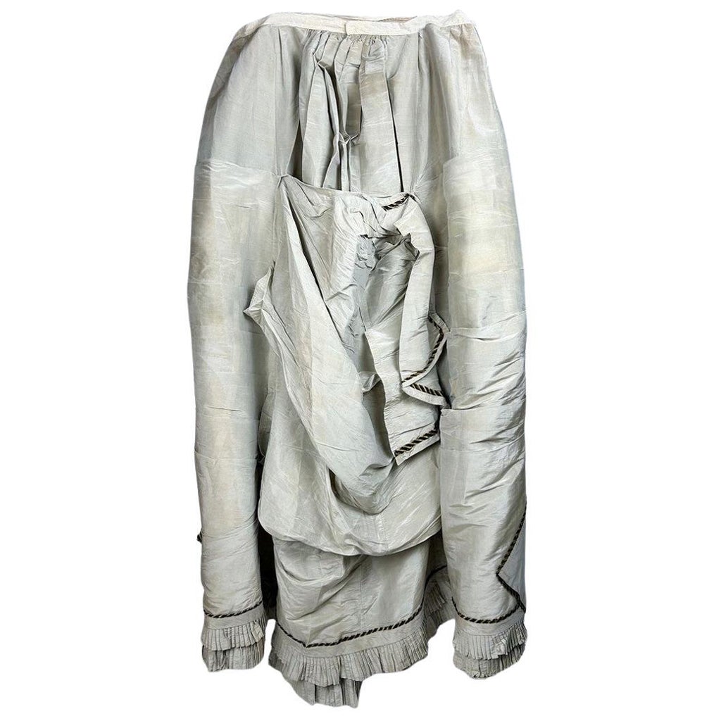 Jupe à traîne en Faille Moirée de soie pour une cage tournée - France Circa 1885