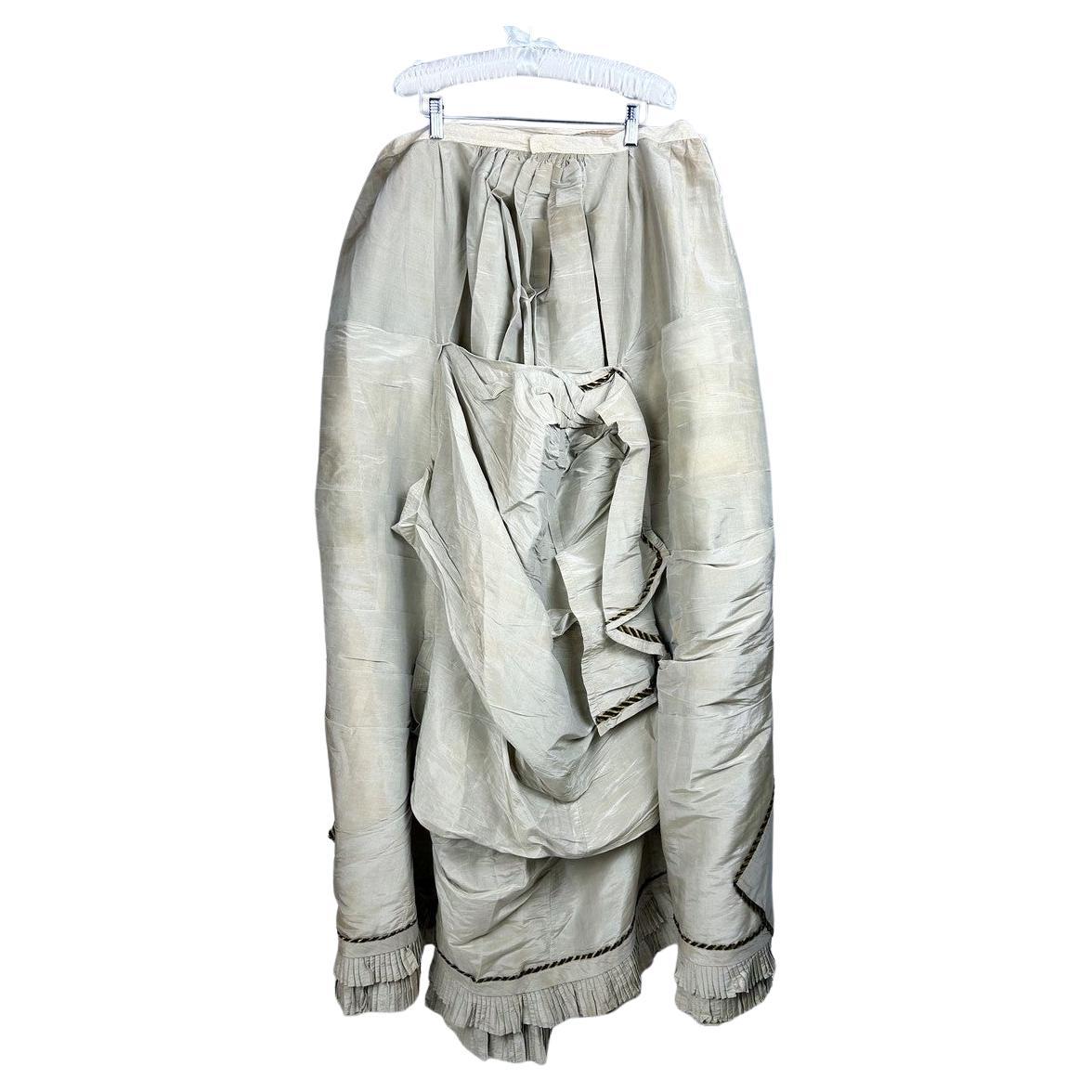 A train Skirt in Faille Moirée silk for a Turned cage - France Circa 1885 For Sale