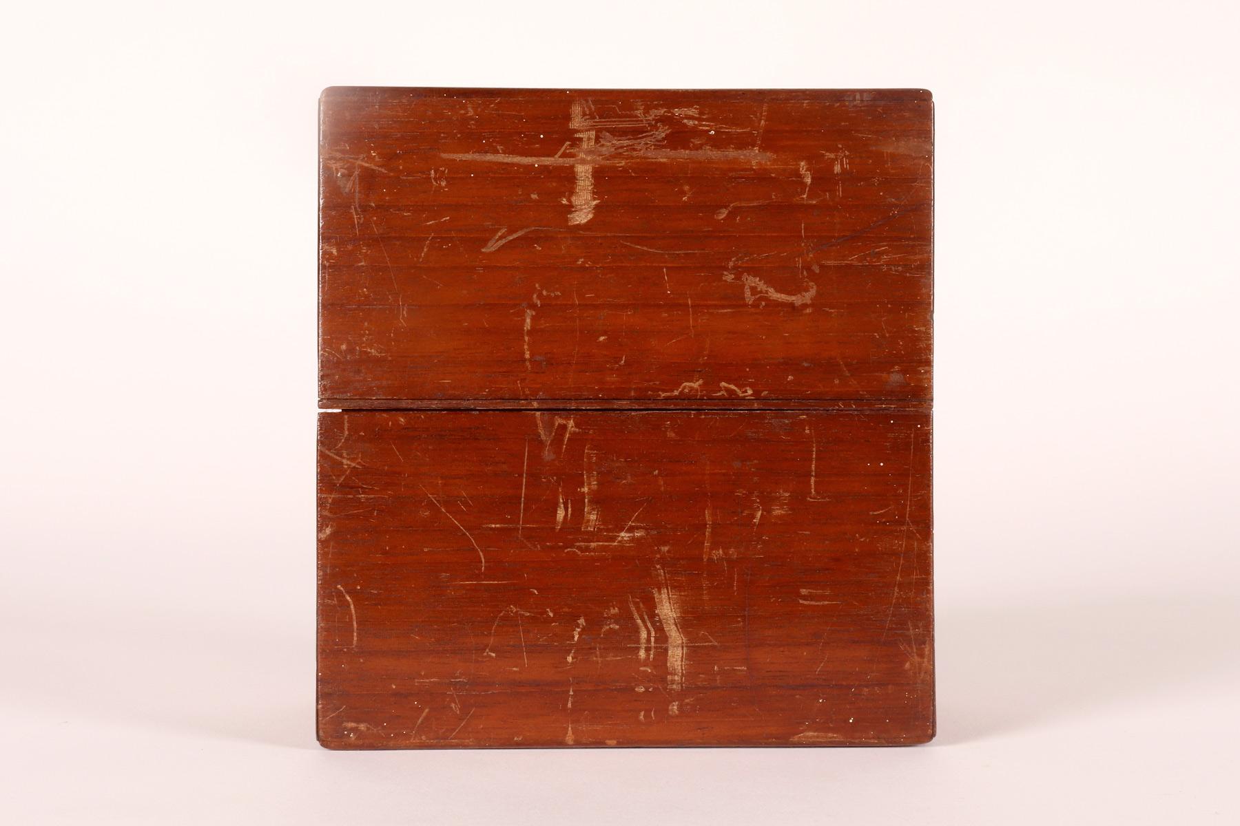 XIXe siècle Aphotécaire de voyage avec boîte en bois d'Oak, Angleterre 1880. en vente