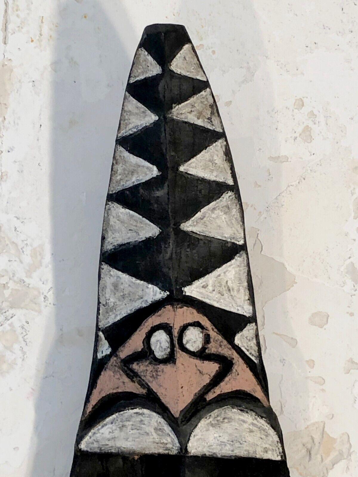 Sculpture VOTIVE BOARD Rituale Upper SEPIK, Papouasie-Nouvelle-Guinée, 1950 en vente 2