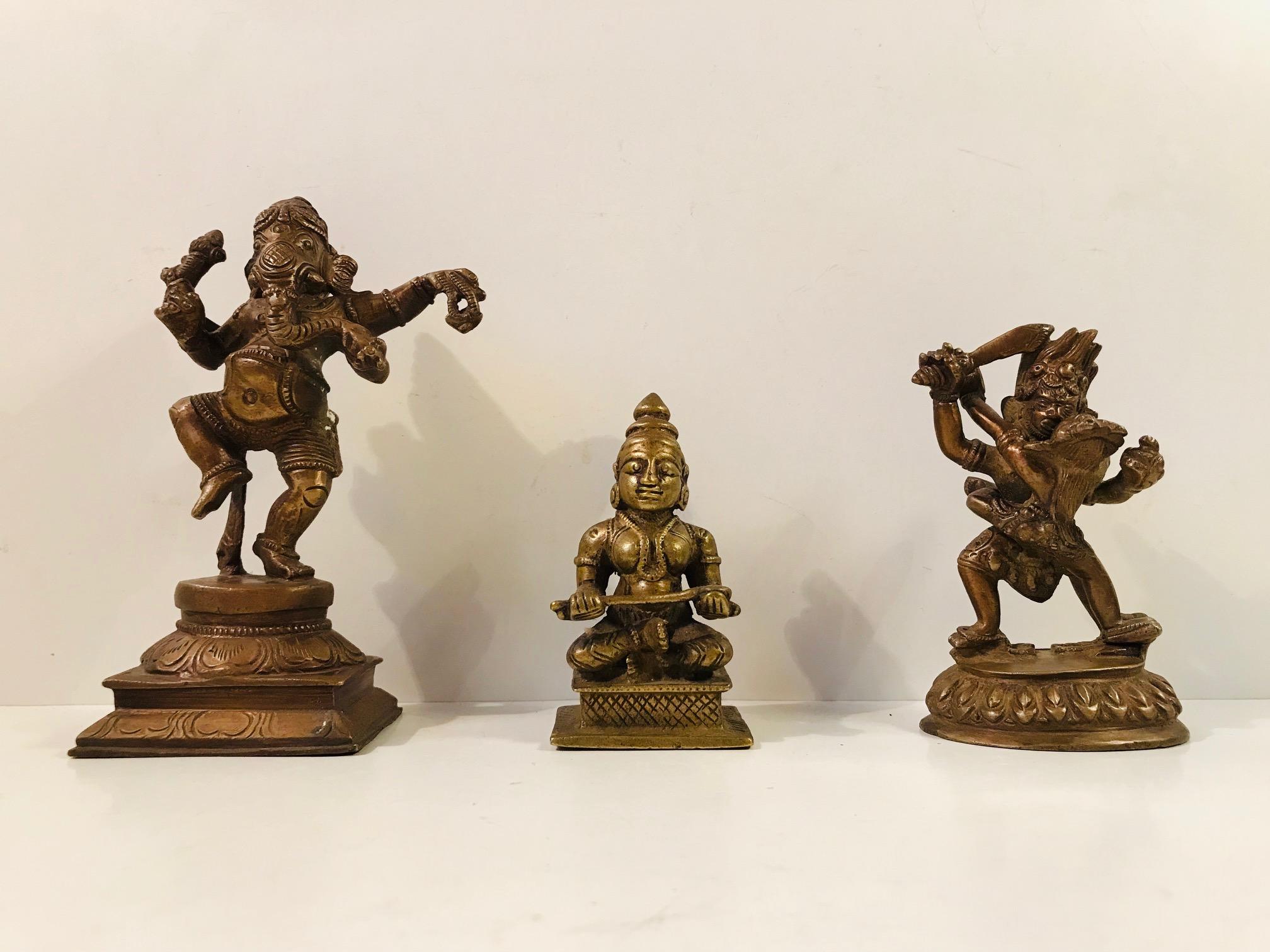Victorien Trio de figures de dieux hindous anciens en bronze, Maha Durga, Shiva et Ganesh en vente