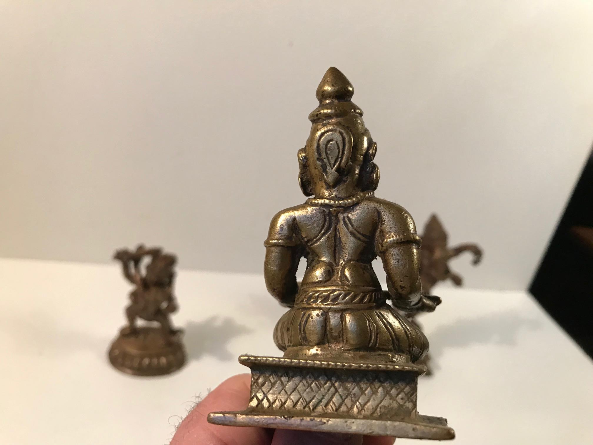 Début du 20ème siècle Trio de figures de dieux hindous anciens en bronze, Maha Durga, Shiva et Ganesh en vente