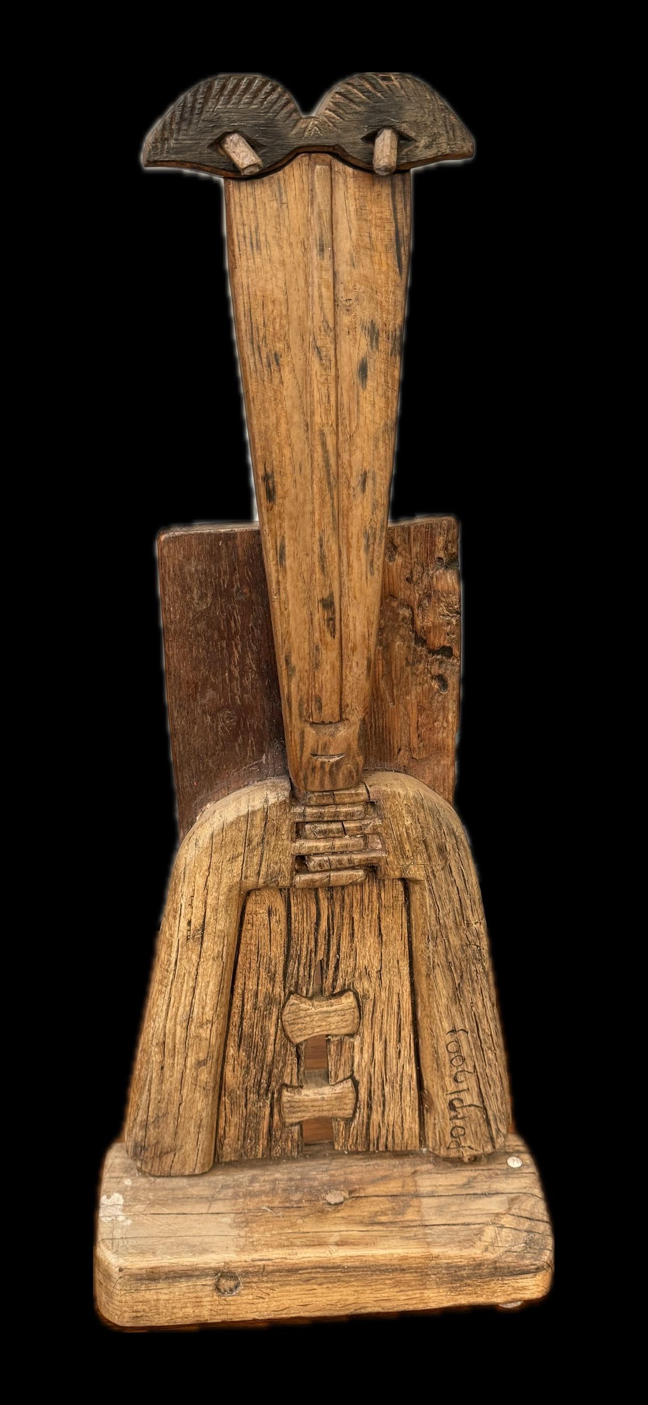 Legno Un trio di sculture primitive in legno intagliato di Luciano Bertolotto in vendita