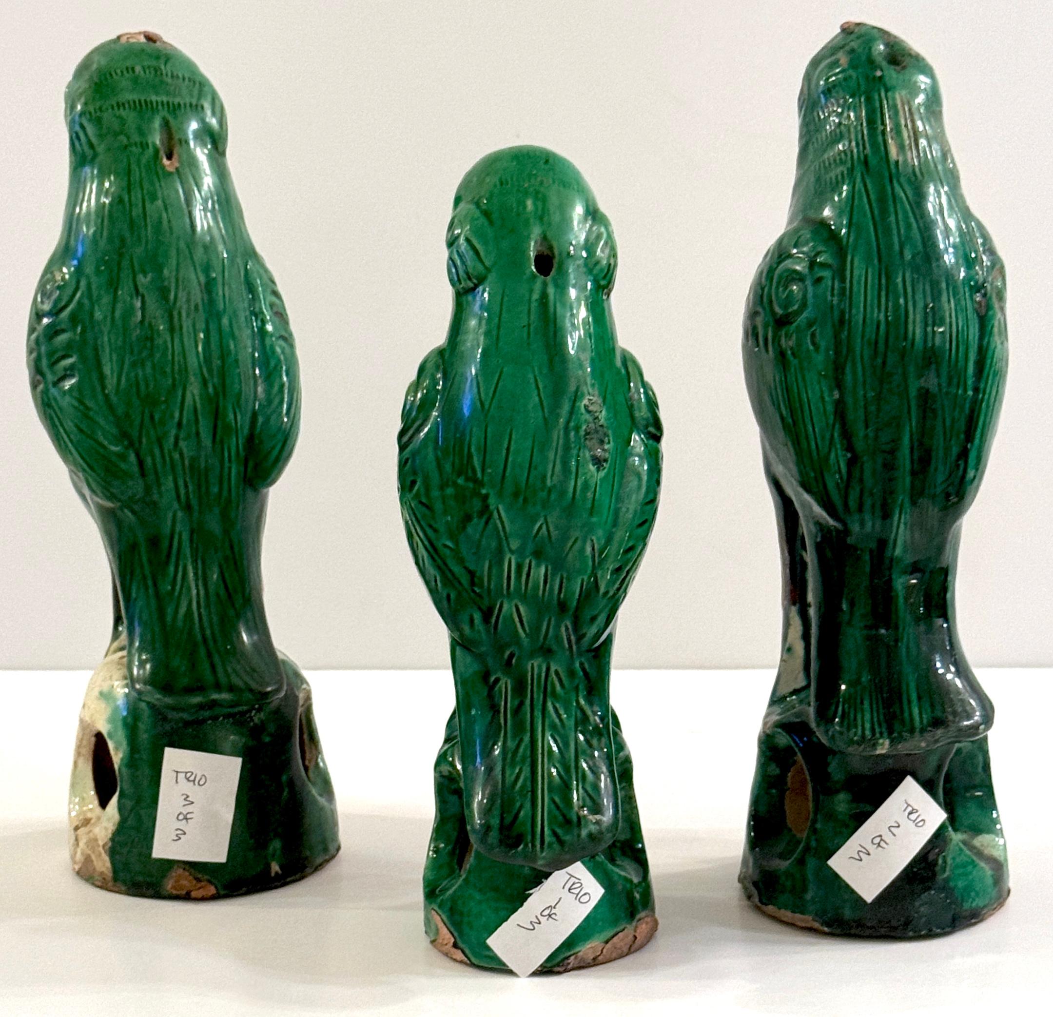 A Trio of Chinese Export Porcelain Green Sancai  Glazed Parrots For Sale 2