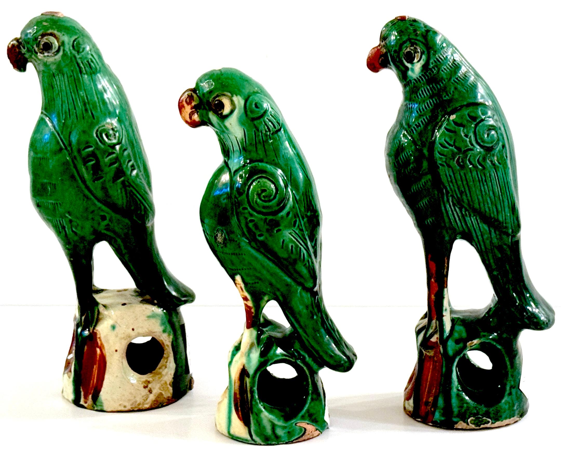 A Trio of Chinese Export Porcelain Green Sancai  Glazed Parrots For Sale 3