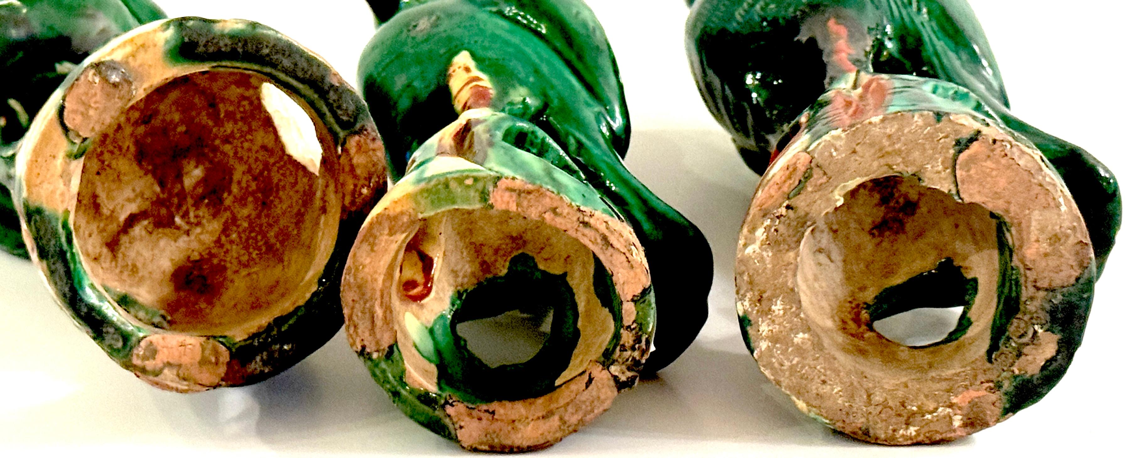 A Trio of Chinese Export Porcelain Green Sancai  Glazed Parrots For Sale 4