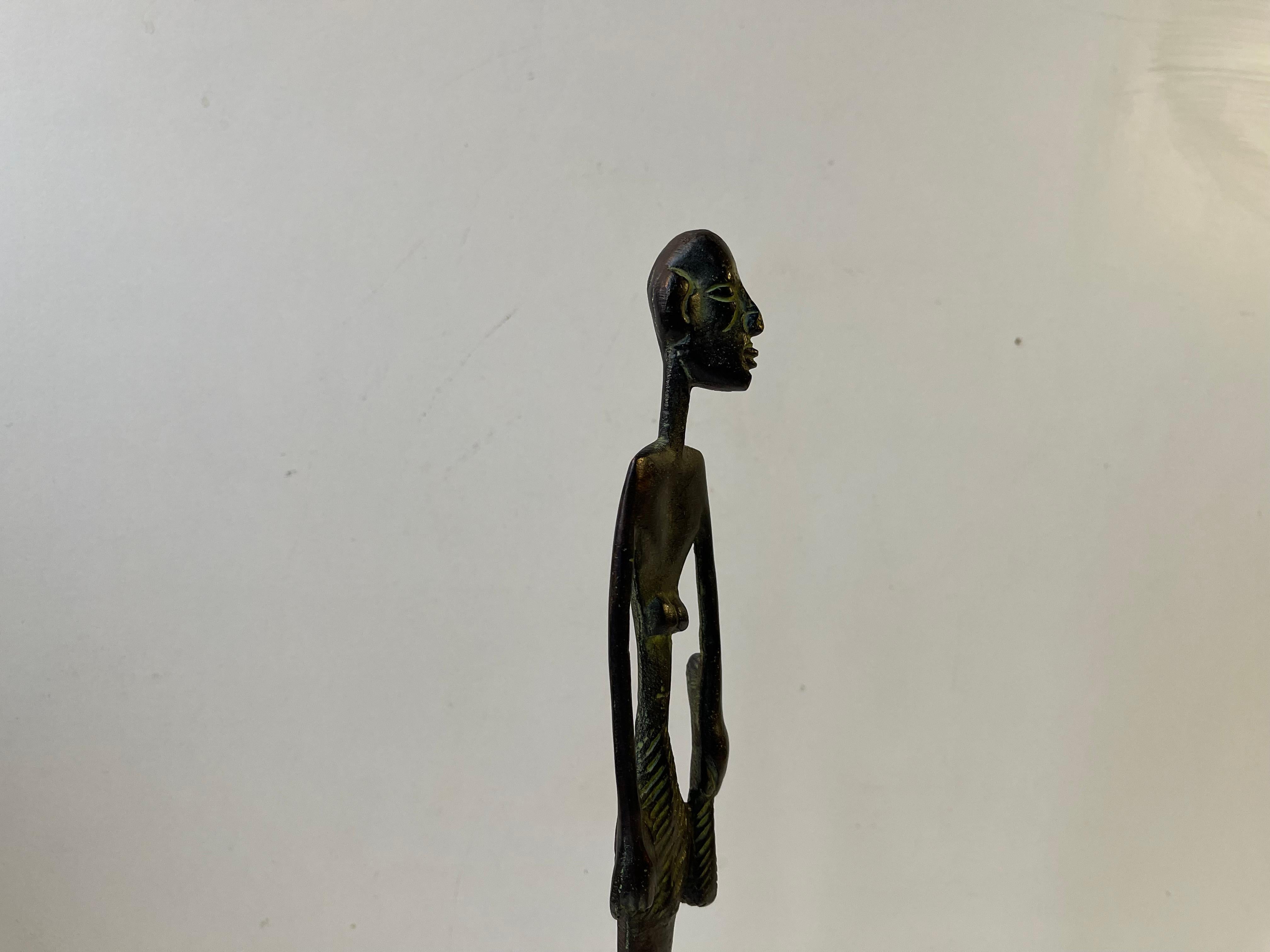 20ième siècle Trio de sculptures allongées en bronze africain, années 1970 en vente