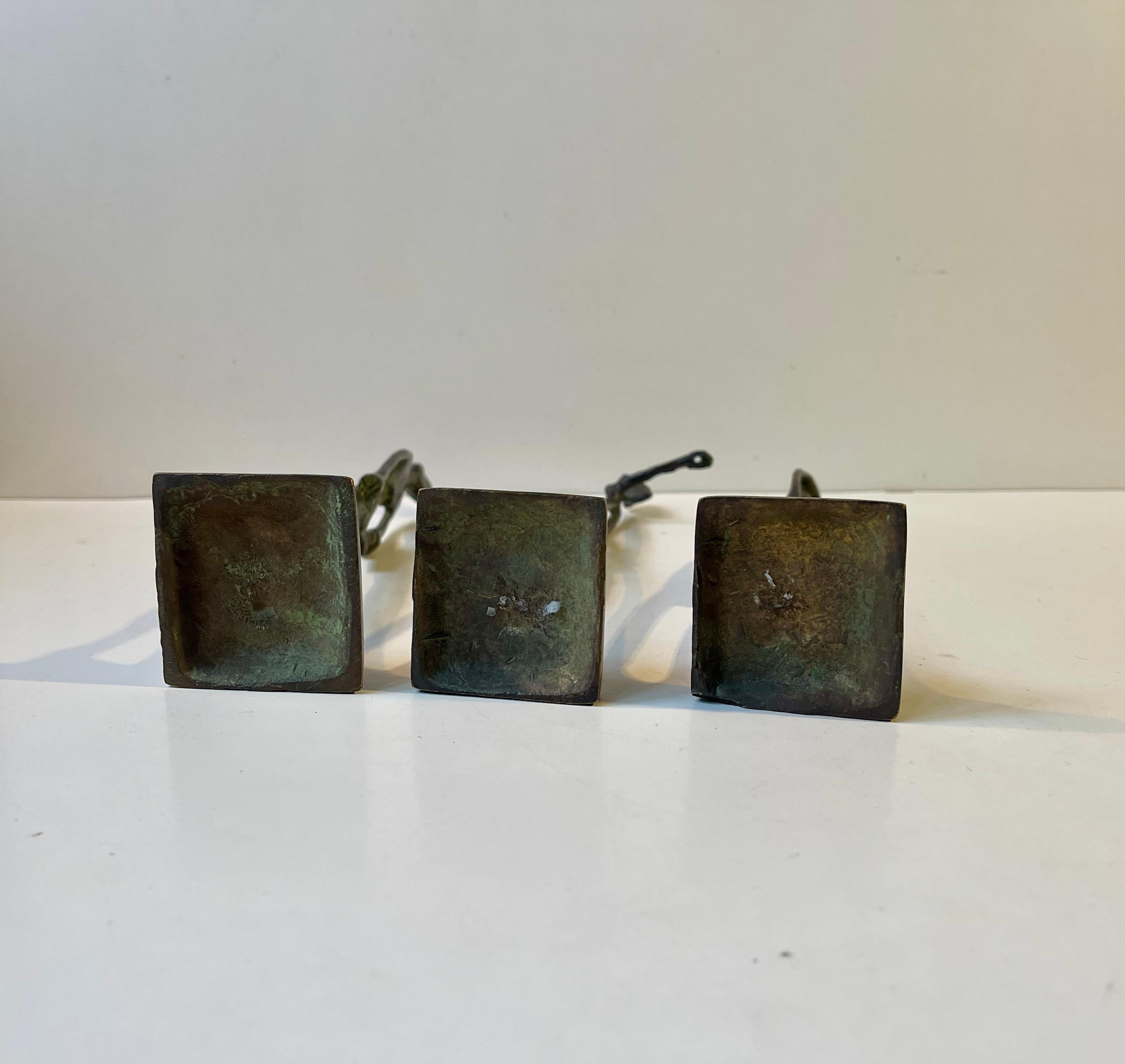 Bronze Trio de sculptures allongées en bronze africain, années 1970 en vente