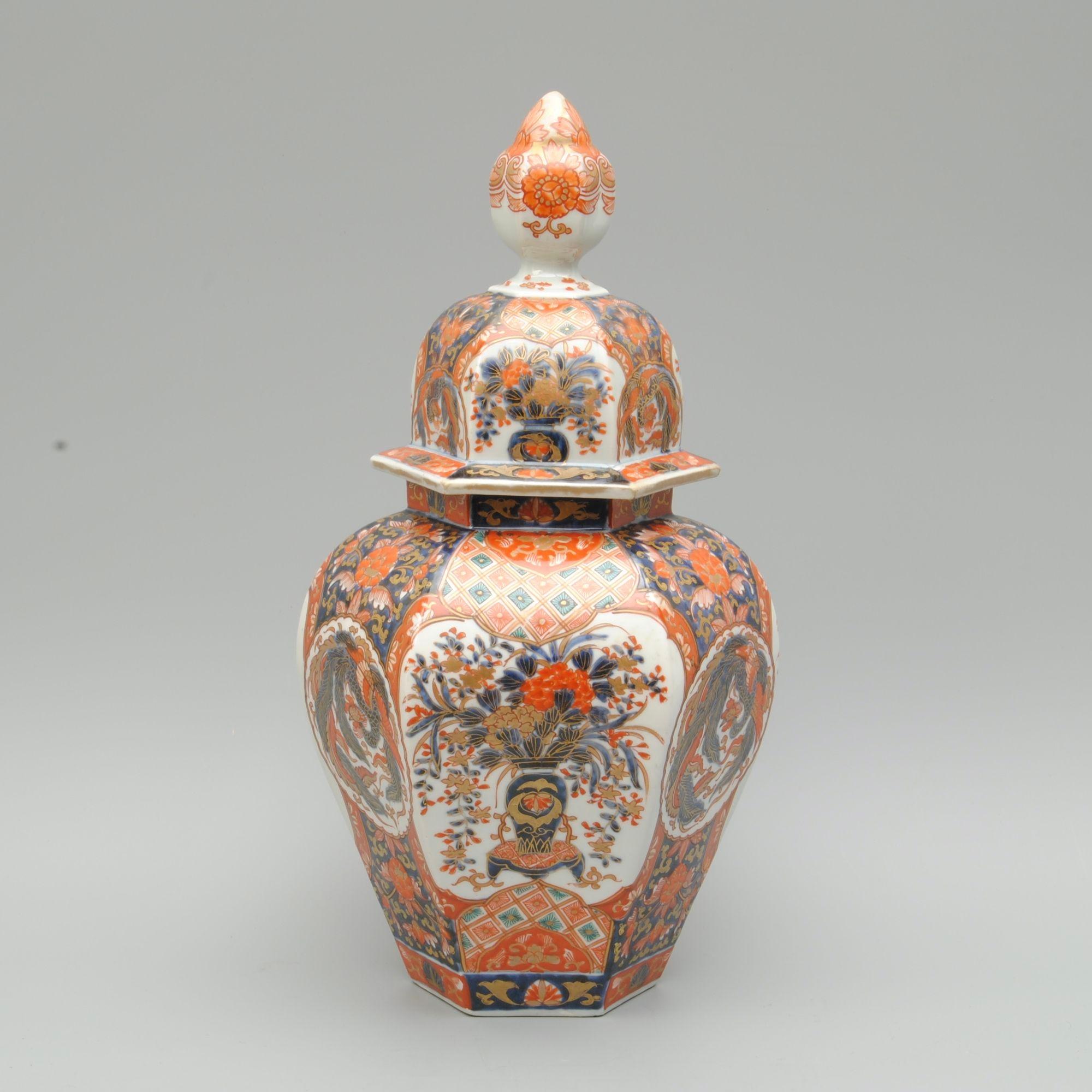 Trio of Japanese Imari Lidded Vases In Good Condition For Sale In Lincolnshire, GB