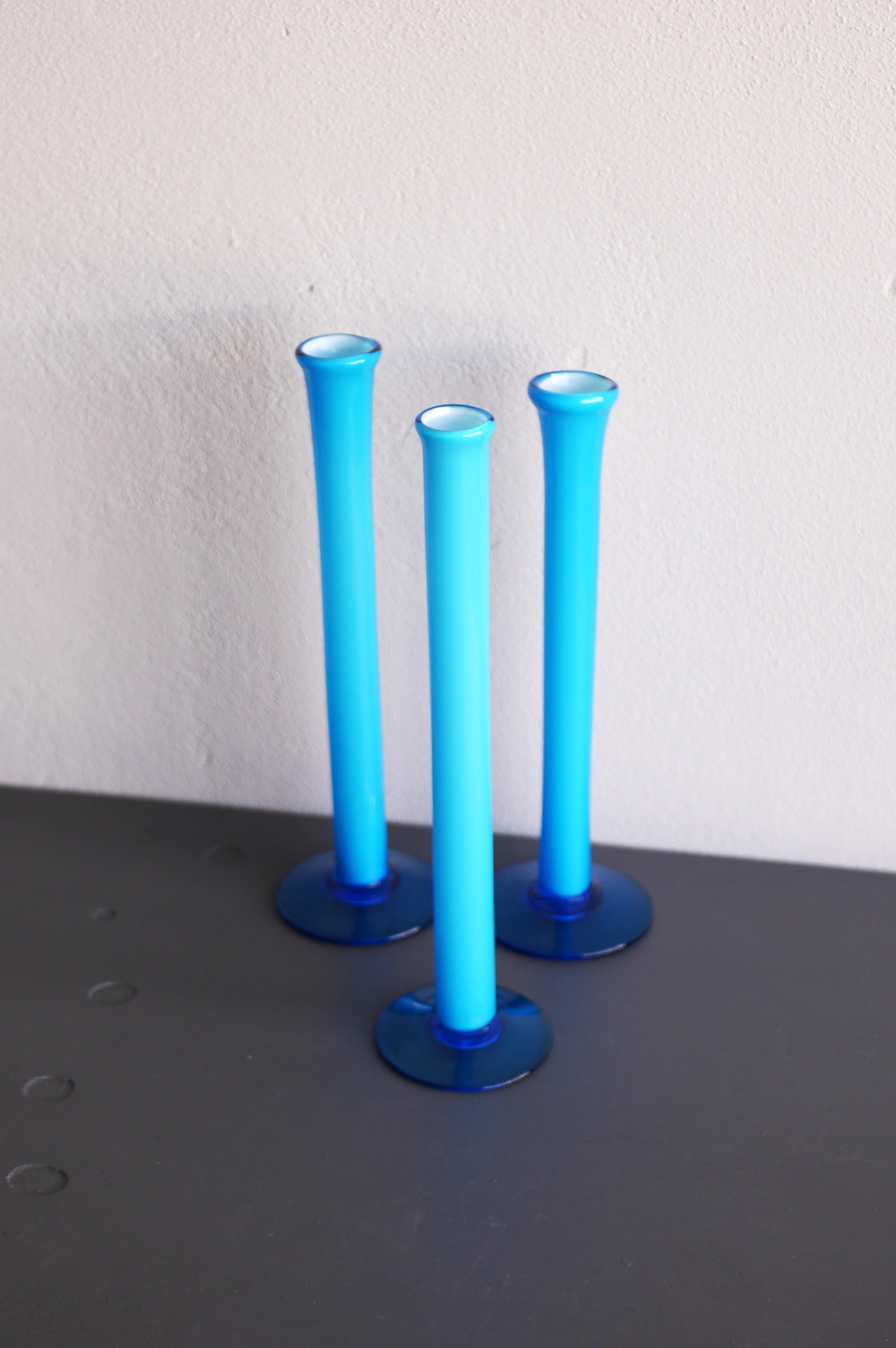Trio di vasi alti soffiati a mano Orchid blu azzurro di Artur Percy per Gullaskruf in vendita 2