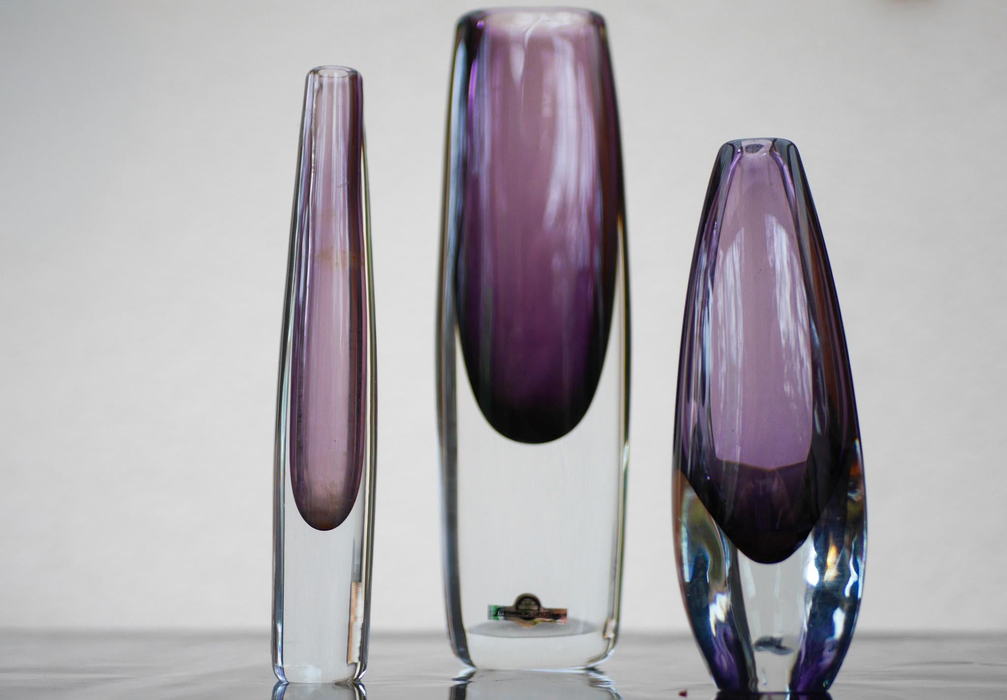Trio Sommerso Glasvasen in Lila von Gunnar Nylund Strömbergshyttan Schweden im Zustand „Gut“ im Angebot in Skarpnäck, SE