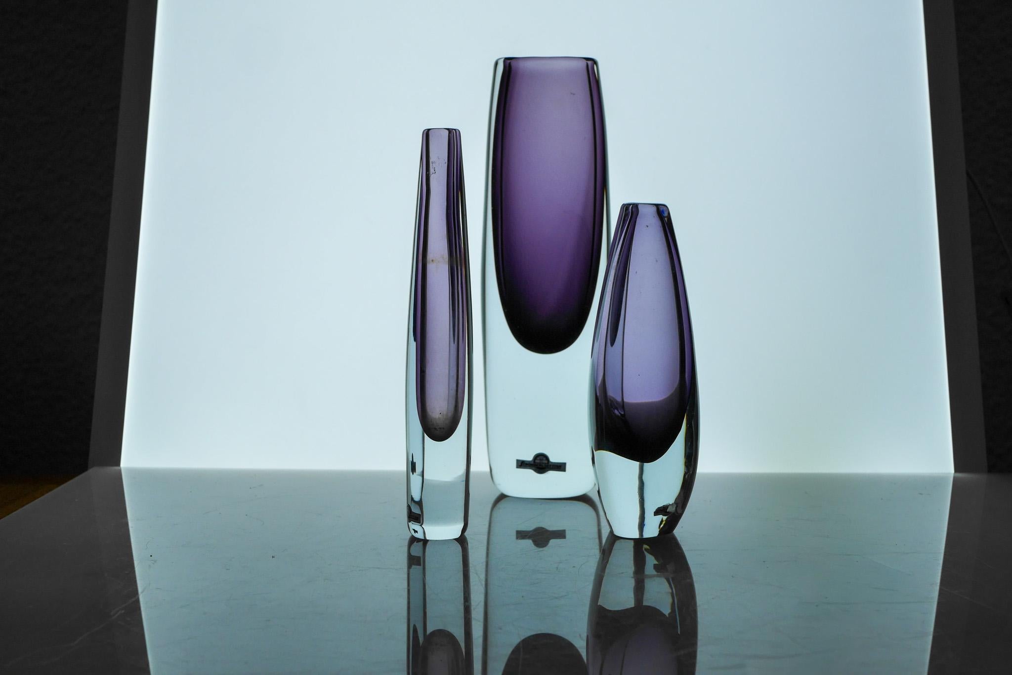 Trio Sommerso Glasvasen in Lila von Gunnar Nylund Strömbergshyttan Schweden im Angebot 1