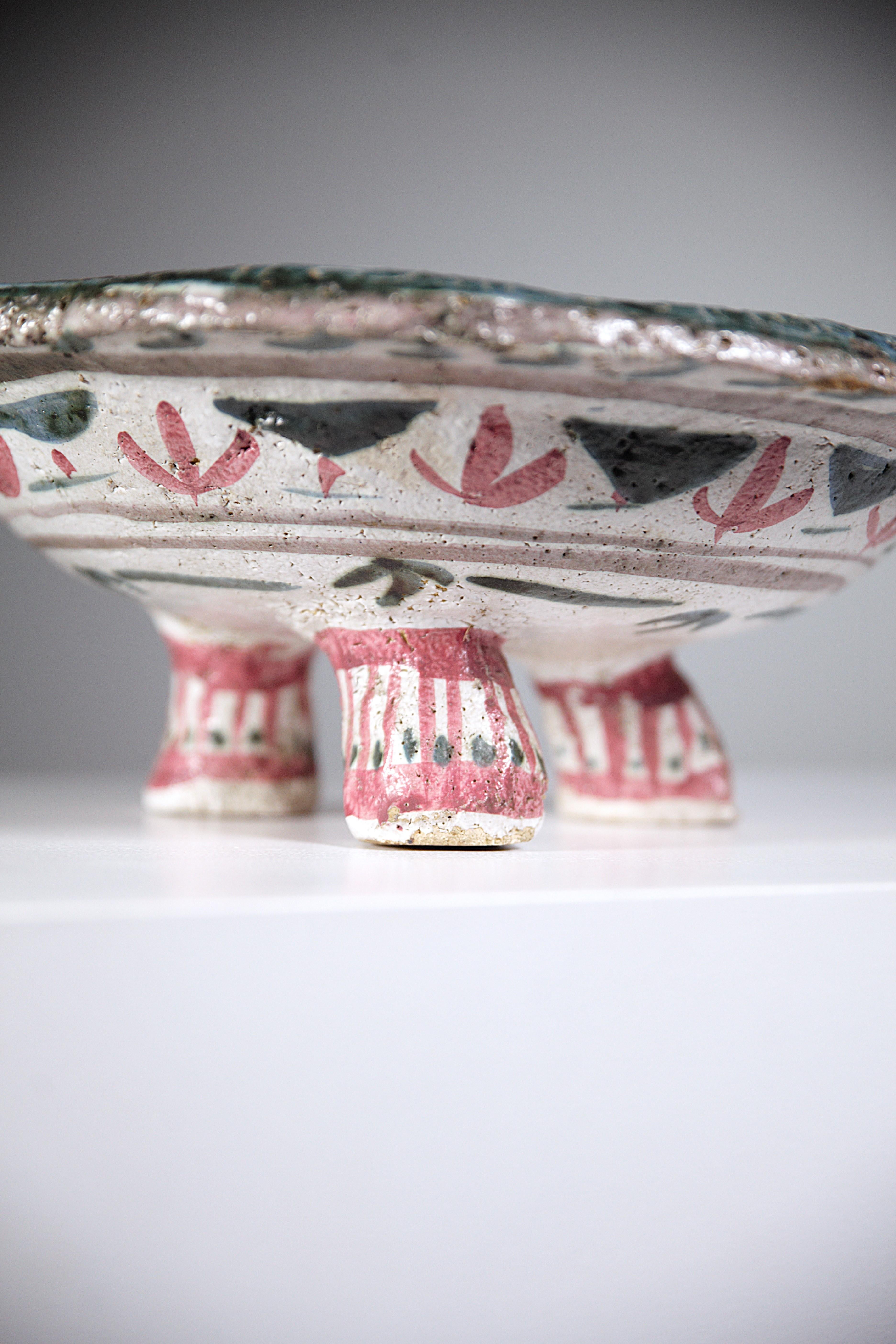 A Tripod Ceramic Bowl by François Goalec Brittany France 1960s In Good Condition For Sale In HYÈRES, FR