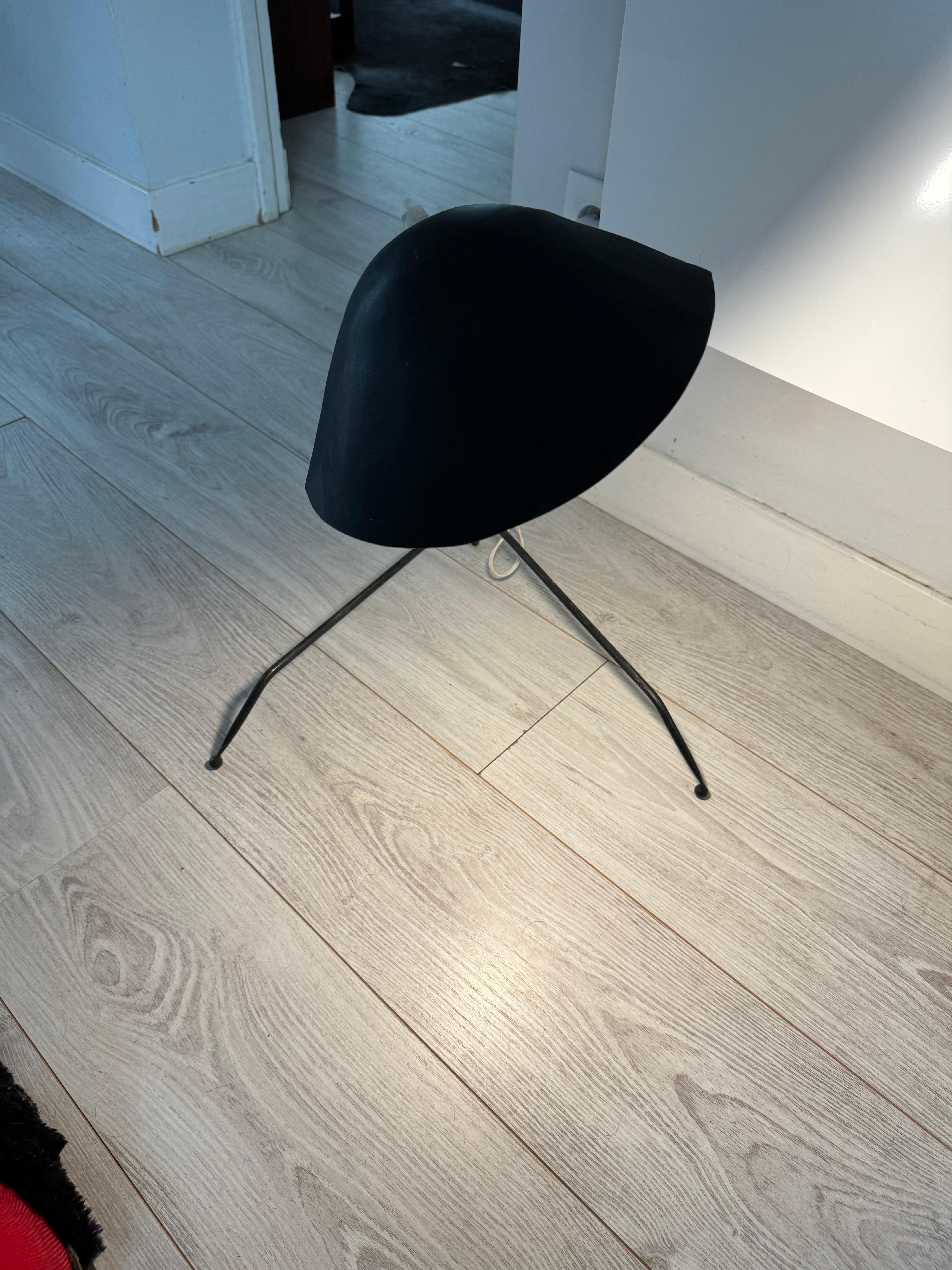 A tripod desk lamp In Good Condition For Sale In Saint-Ouen, FR
