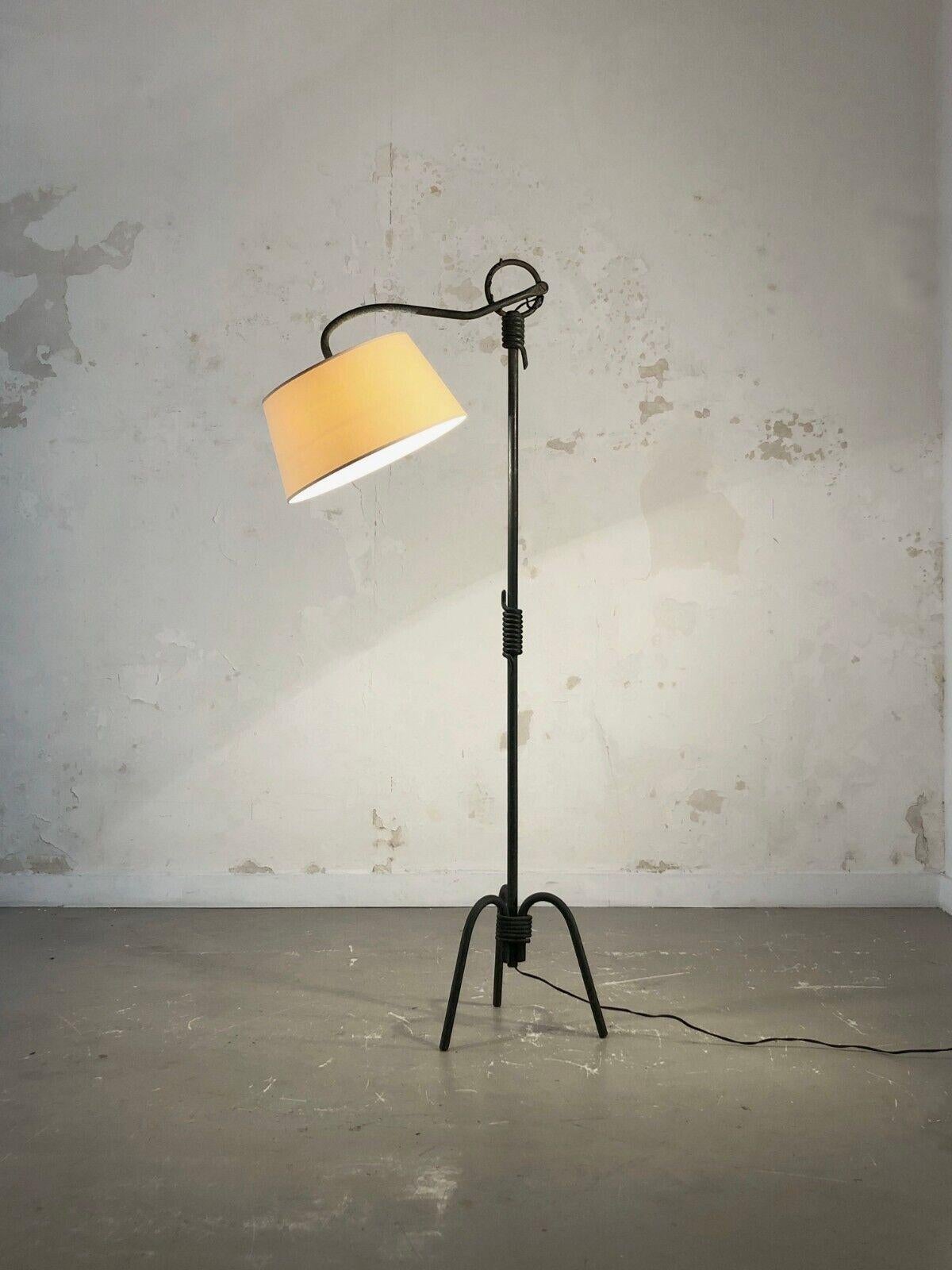 A MODERNIST TRIPOD FLOOR LAMP in JEAN ROYERE & JACQUES ADNET style, France 1950 For Sale 1