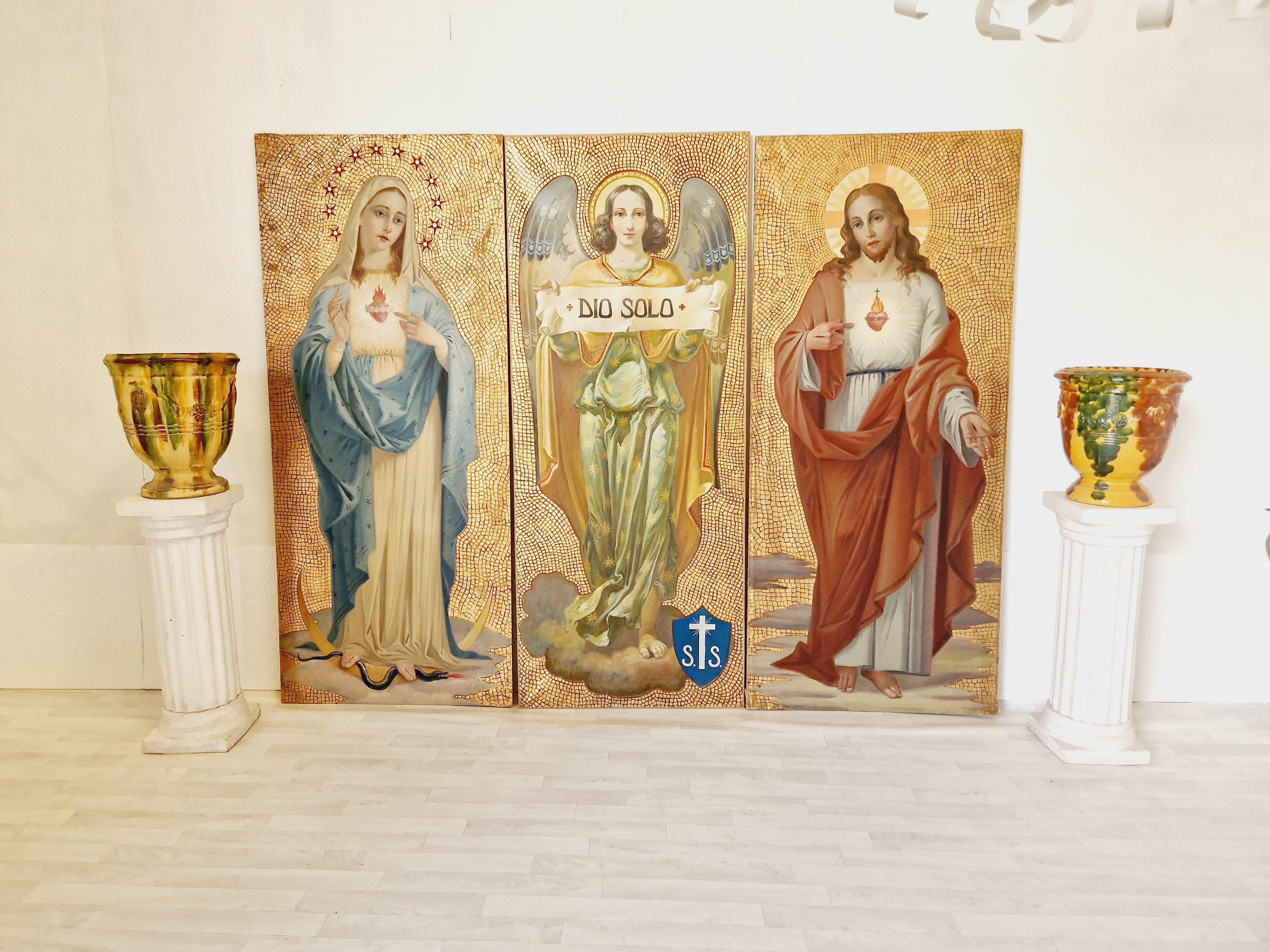 Ein Triptychon großer religiöser Ölgemälde  (Handbemalt) im Angebot