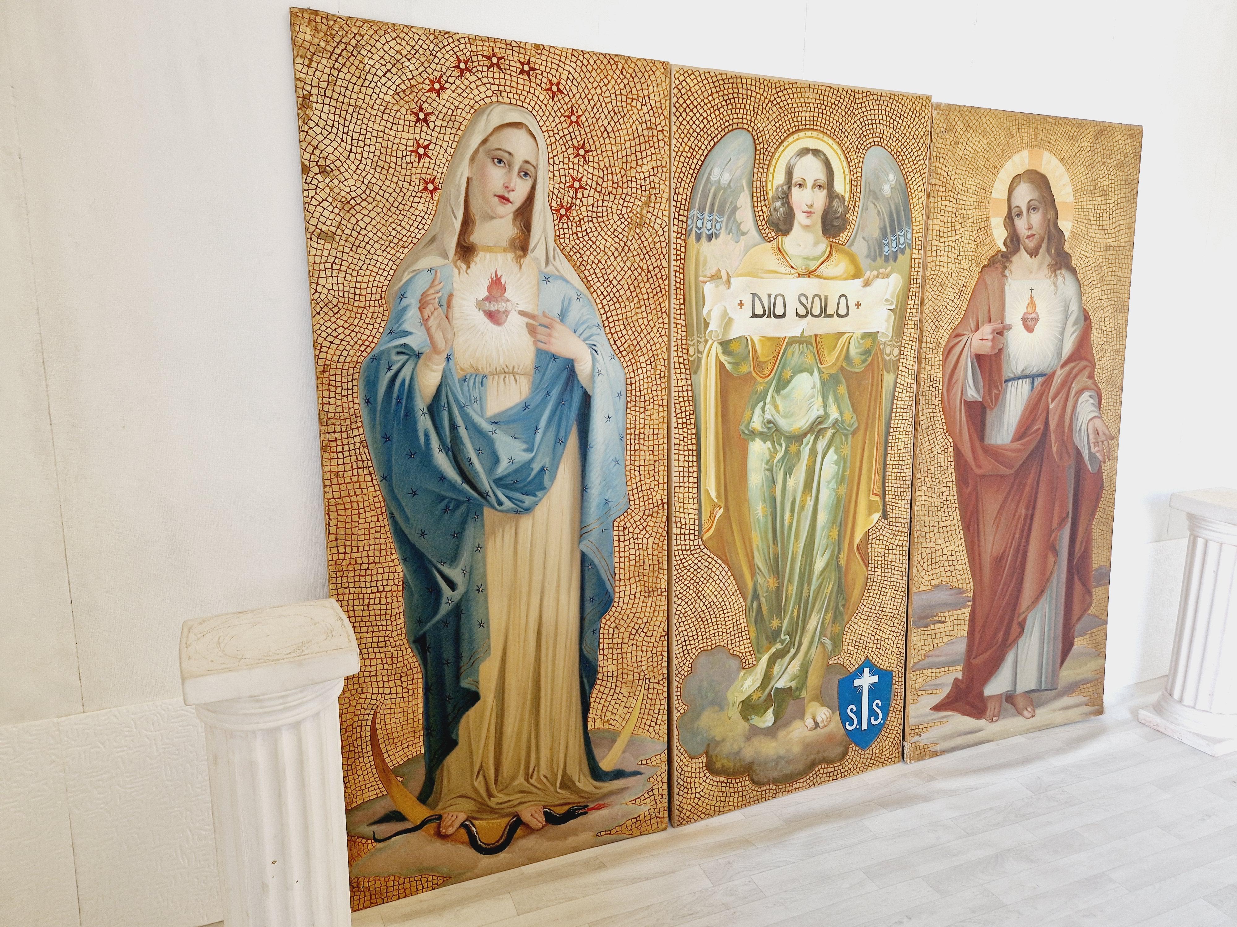 A Triptych of Large Religious Oil Paintings  In Good Condition For Sale In Buxton, GB