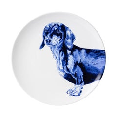 Ein Triptychon von Wandtellern mit einer Dackelszene