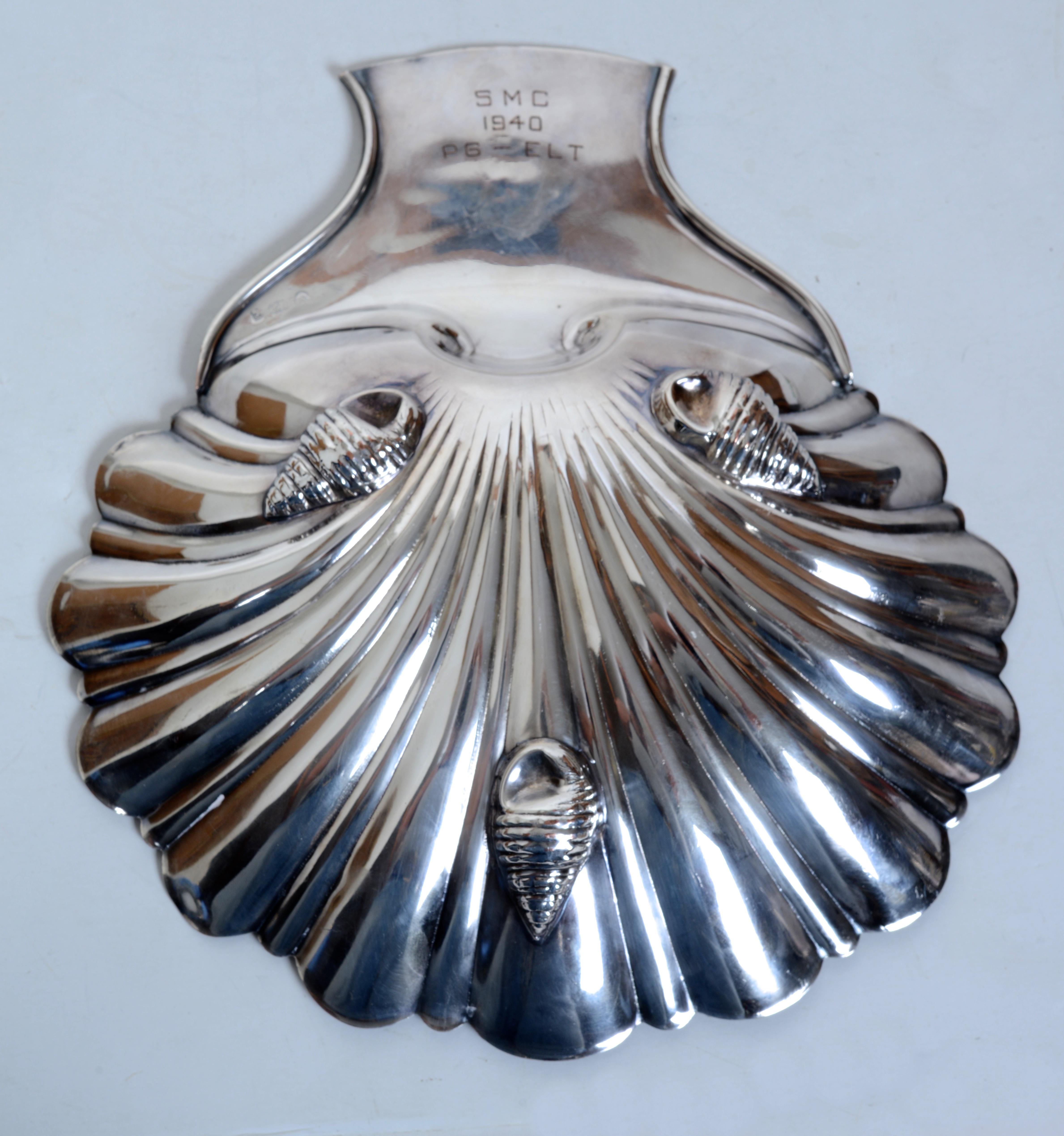 A Trophy Old Sheffield Scallop Shell Shaped Serving Dish by Henry Wilkinson & Co In Good Condition For Sale In valatie, NY