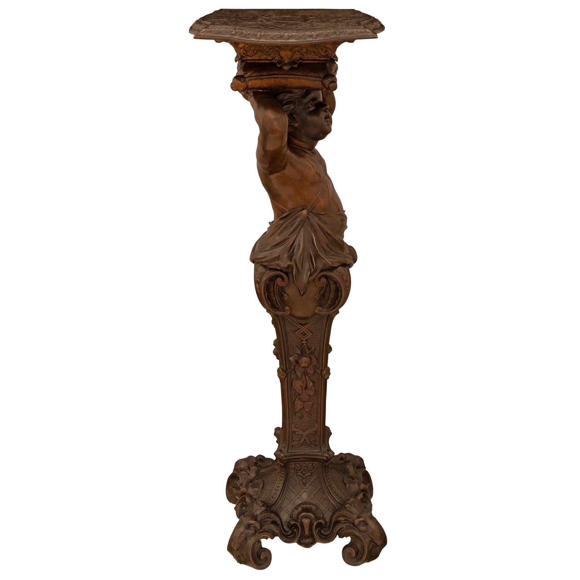 Ein echtes Paar französischer Sockel aus patinierter Bronze im Stil Louis XV des 19. (Französisch) im Angebot