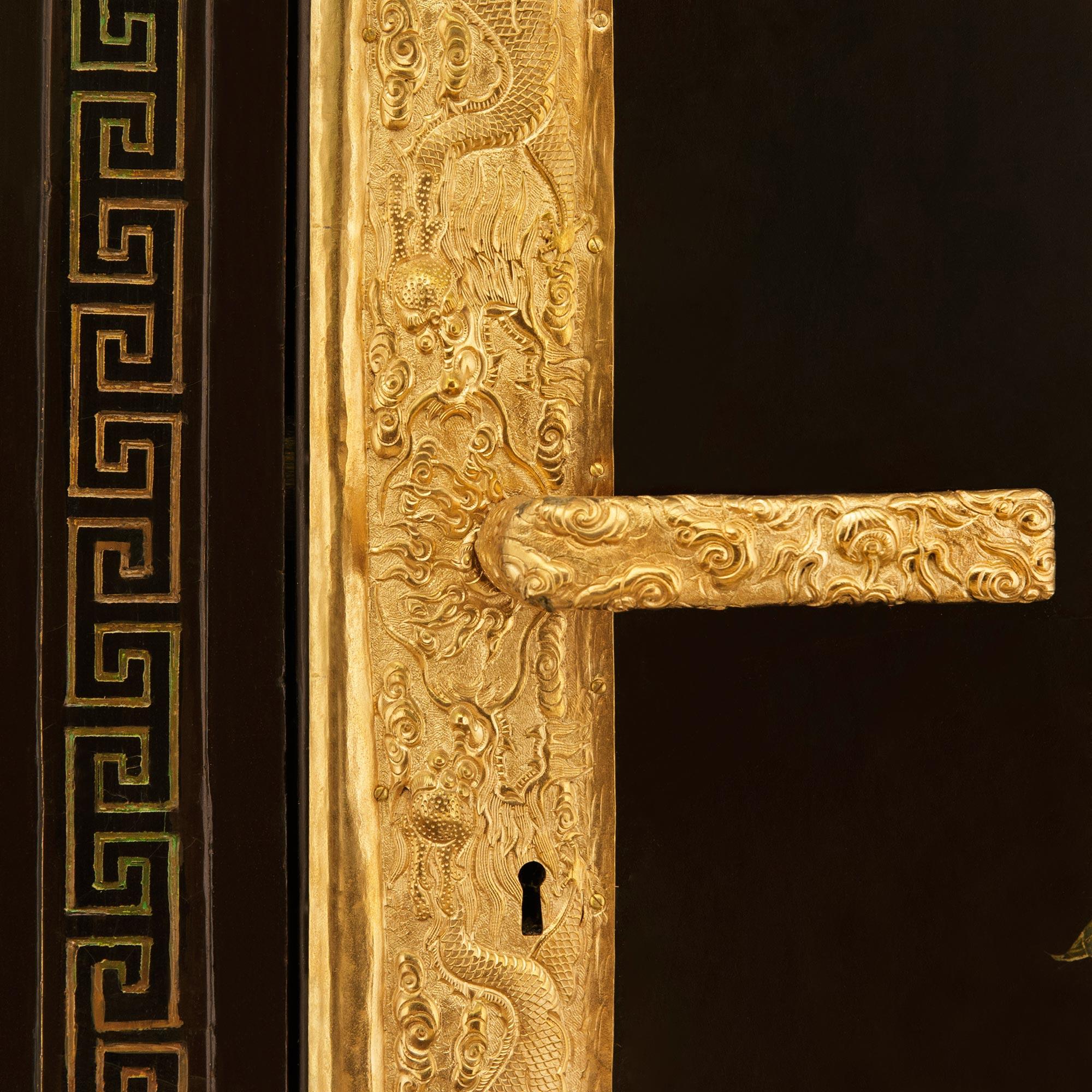 A true pair of Japanese 19th century Coromandel Laquered and Ormolu doors For Sale 4