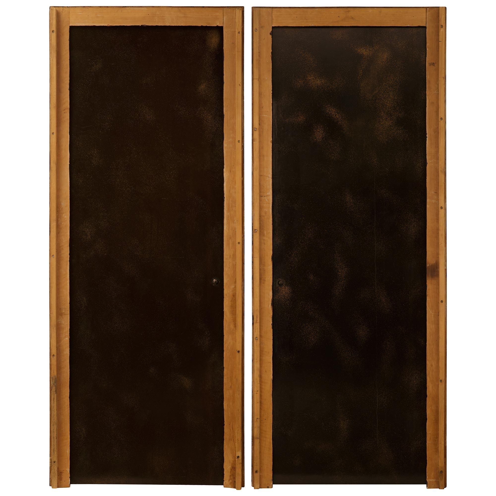 A true pair of Japanese 19th century Coromandel Laquered and Ormolu doors For Sale 7