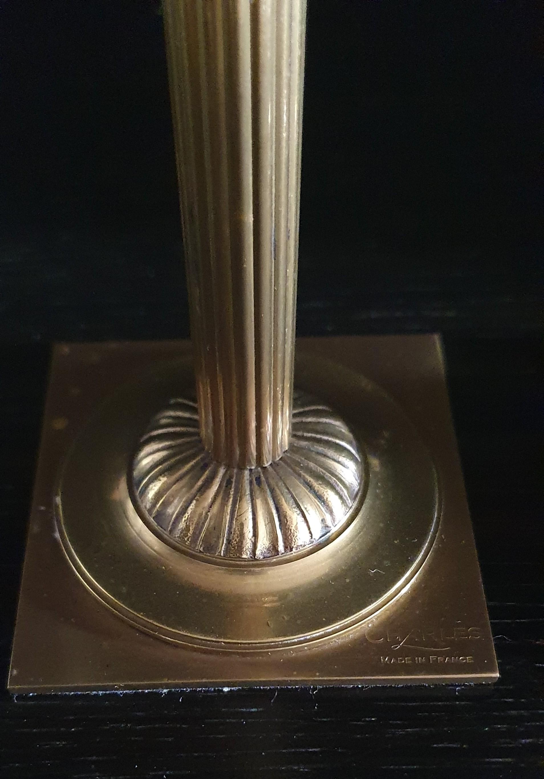 Un par de candelabros de bronce de la Maison Charles, únicos en su género y hechos a mano Francés en venta