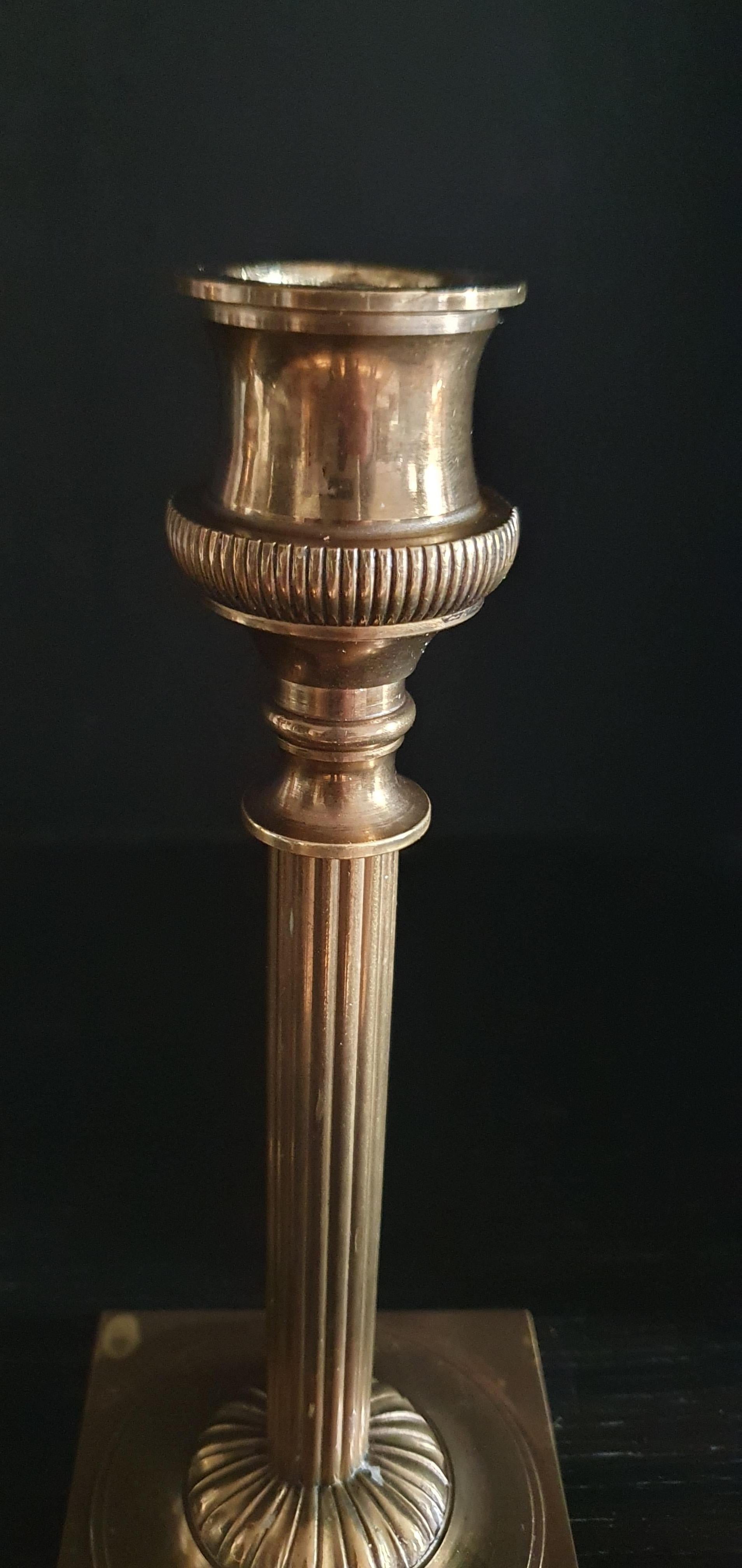 Un par de candelabros de bronce de la Maison Charles, únicos en su género y hechos a mano en Bueno estado para la venta en London, GB