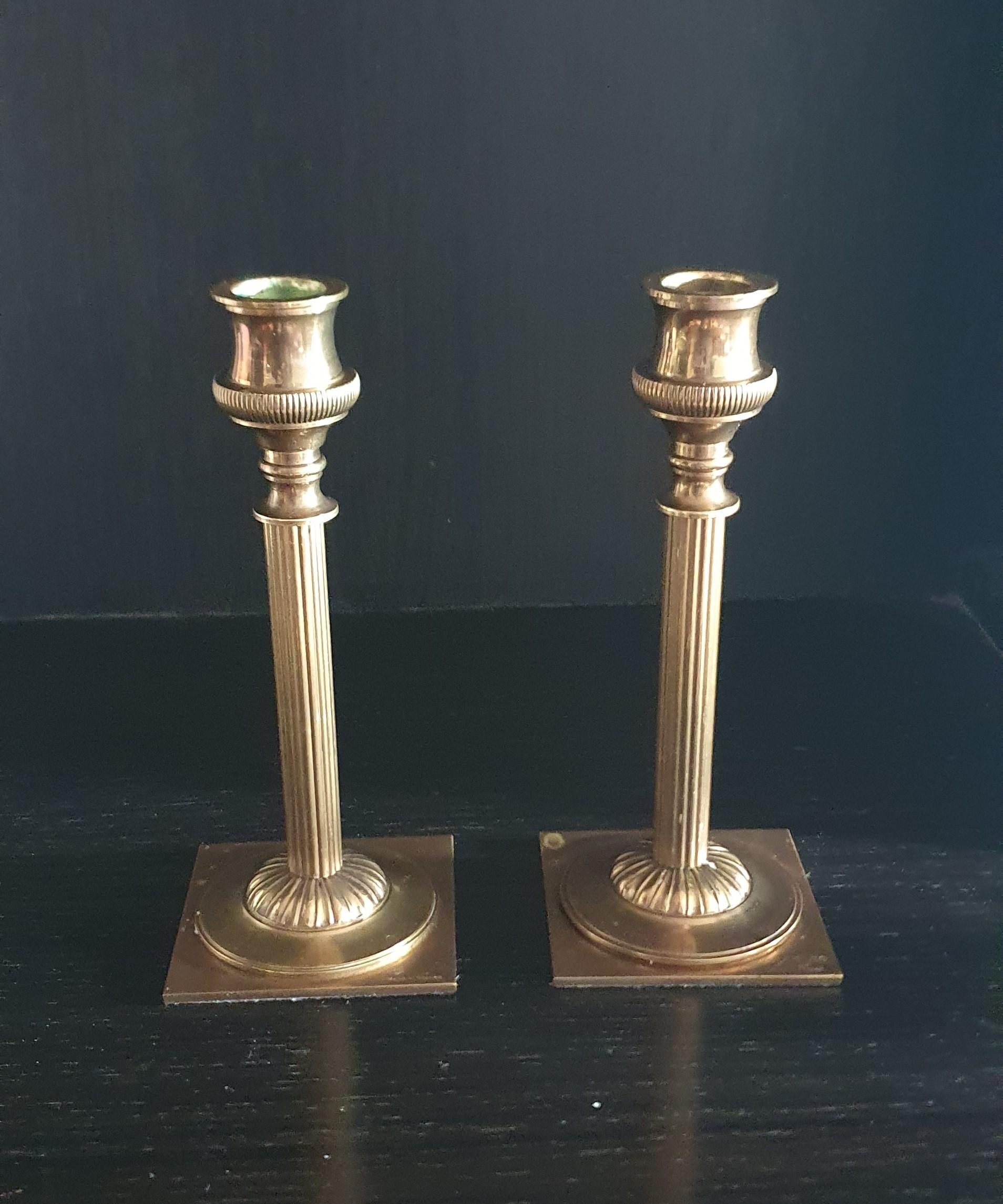 Un par de candelabros de bronce de la Maison Charles, únicos en su género y hechos a mano Siglo XXI y contemporáneo en venta