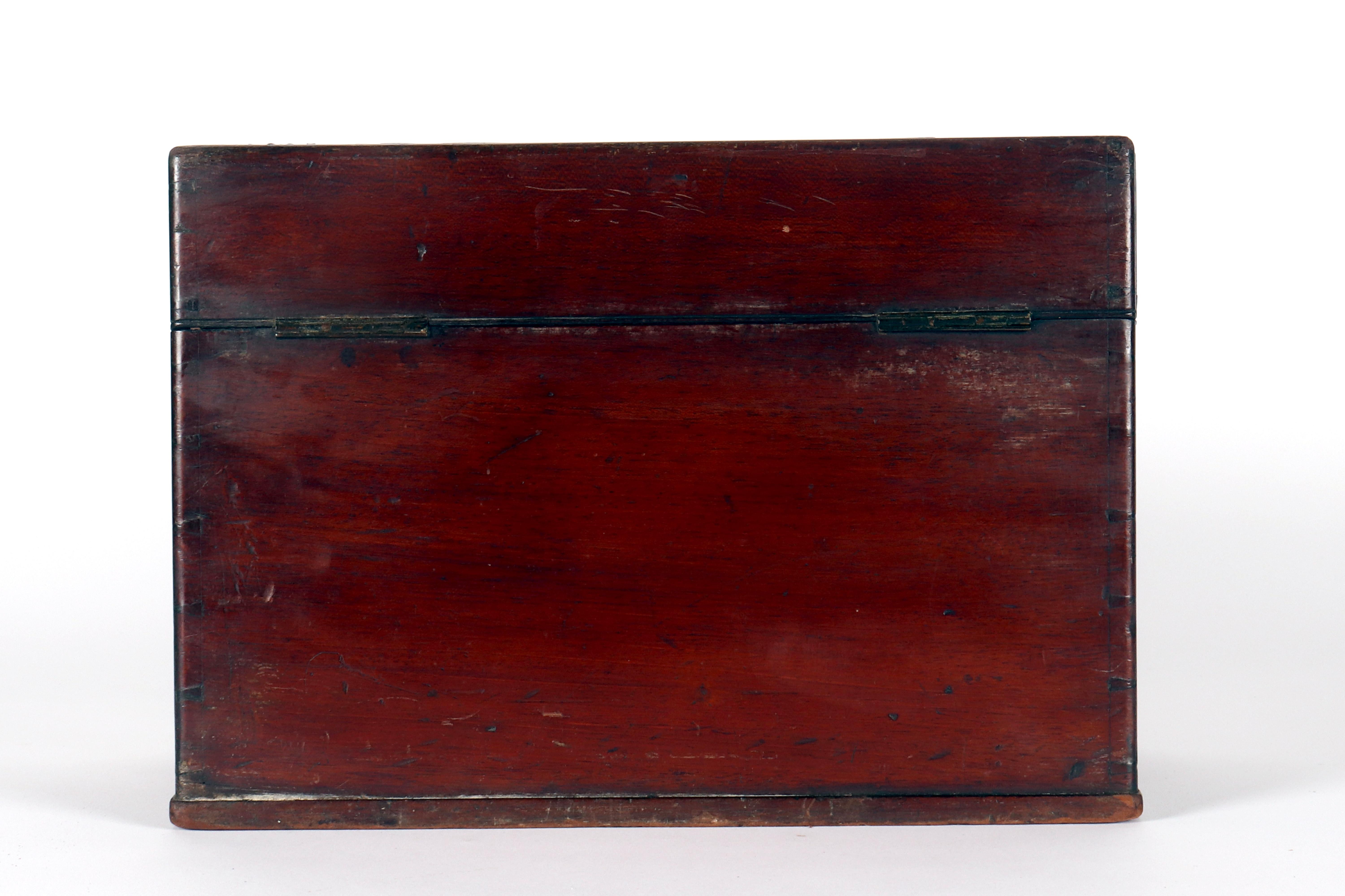 Armadio da viaggio a baule in legno di mogano e ottone, Inghilterra, 1790. in vendita 13