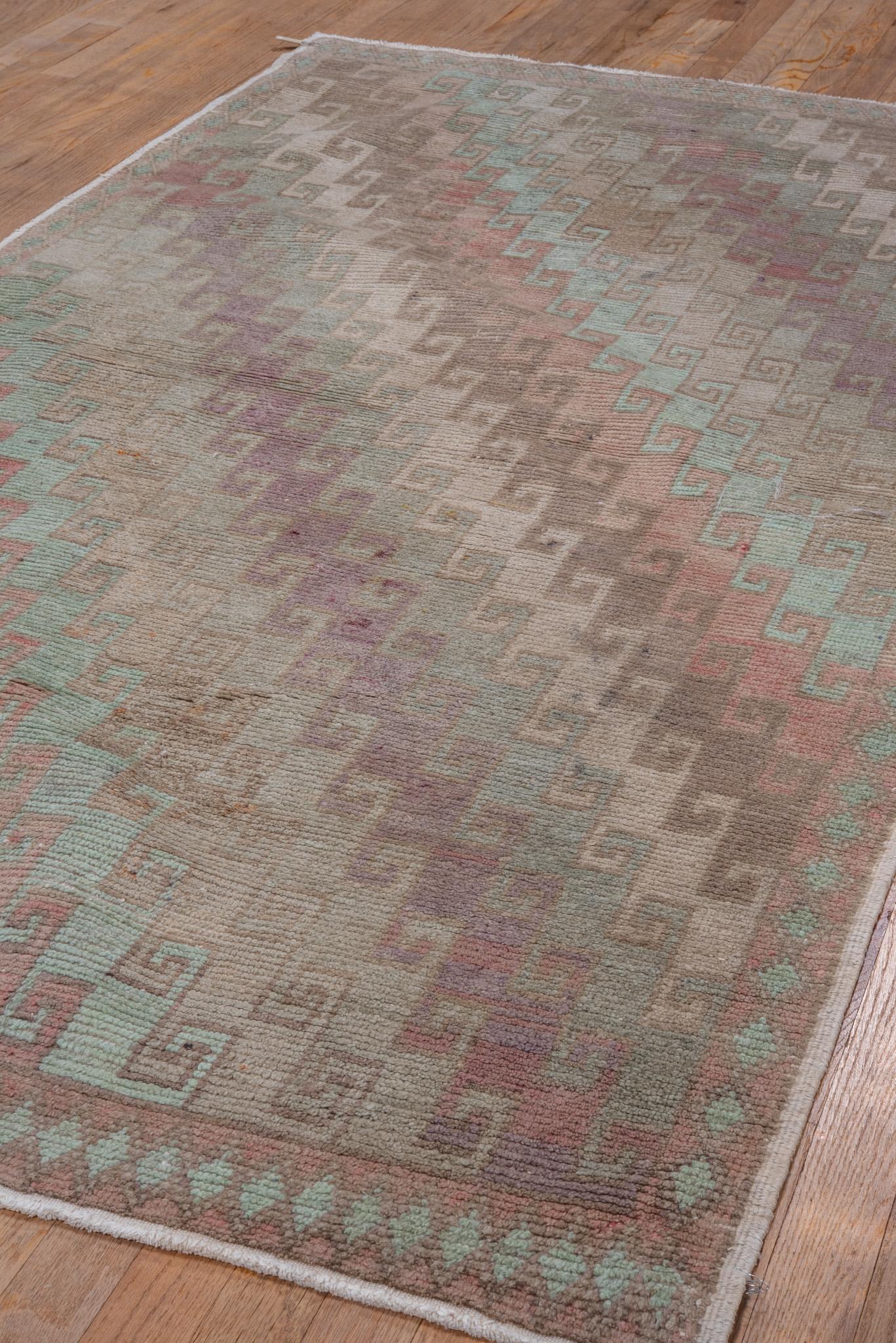 Ein Tulu-Teppich um 1930. Handgeknüpft und aus 100 % Wollgarn hergestellt.
