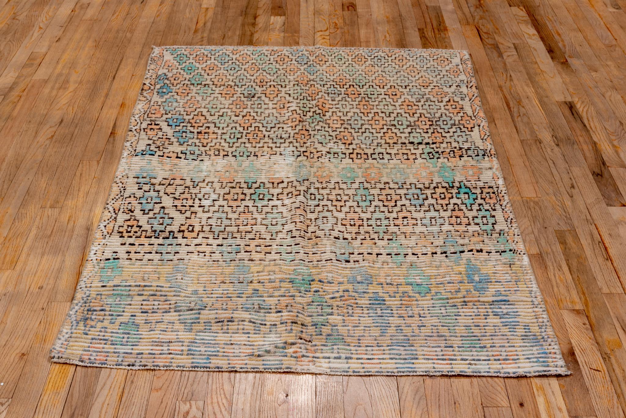 Ein Tulu-Teppich um 1930. Handgeknüpft aus 100% Wollgarn.