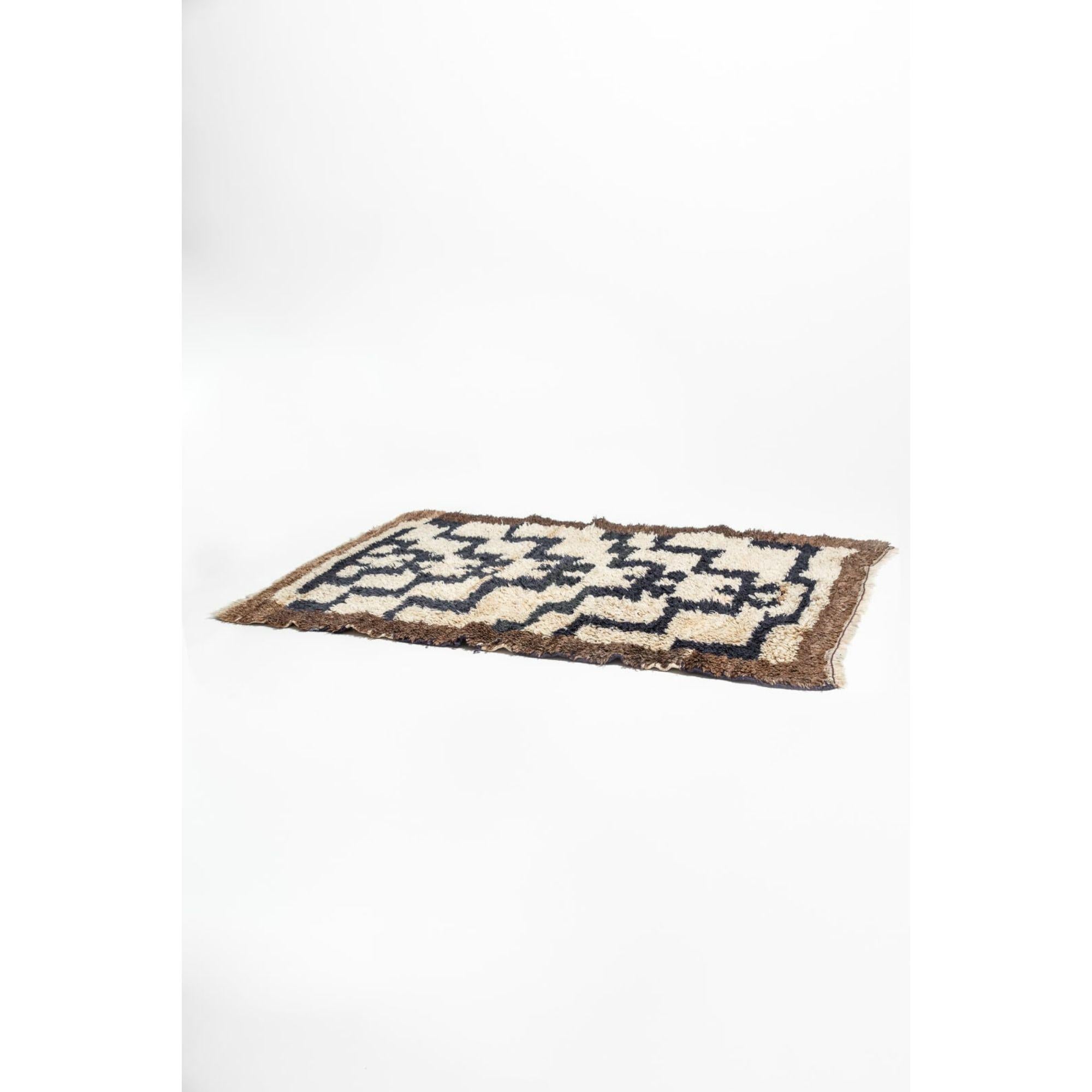 A tulu rug in goat wool

A looped pile tulu rug made in fine angora goat wool. The pine tree design has forebears made in the same location in Konya Turkey since the Seljuk period.

Rug has been cleaned and is ready for use. 

Dimensions: H