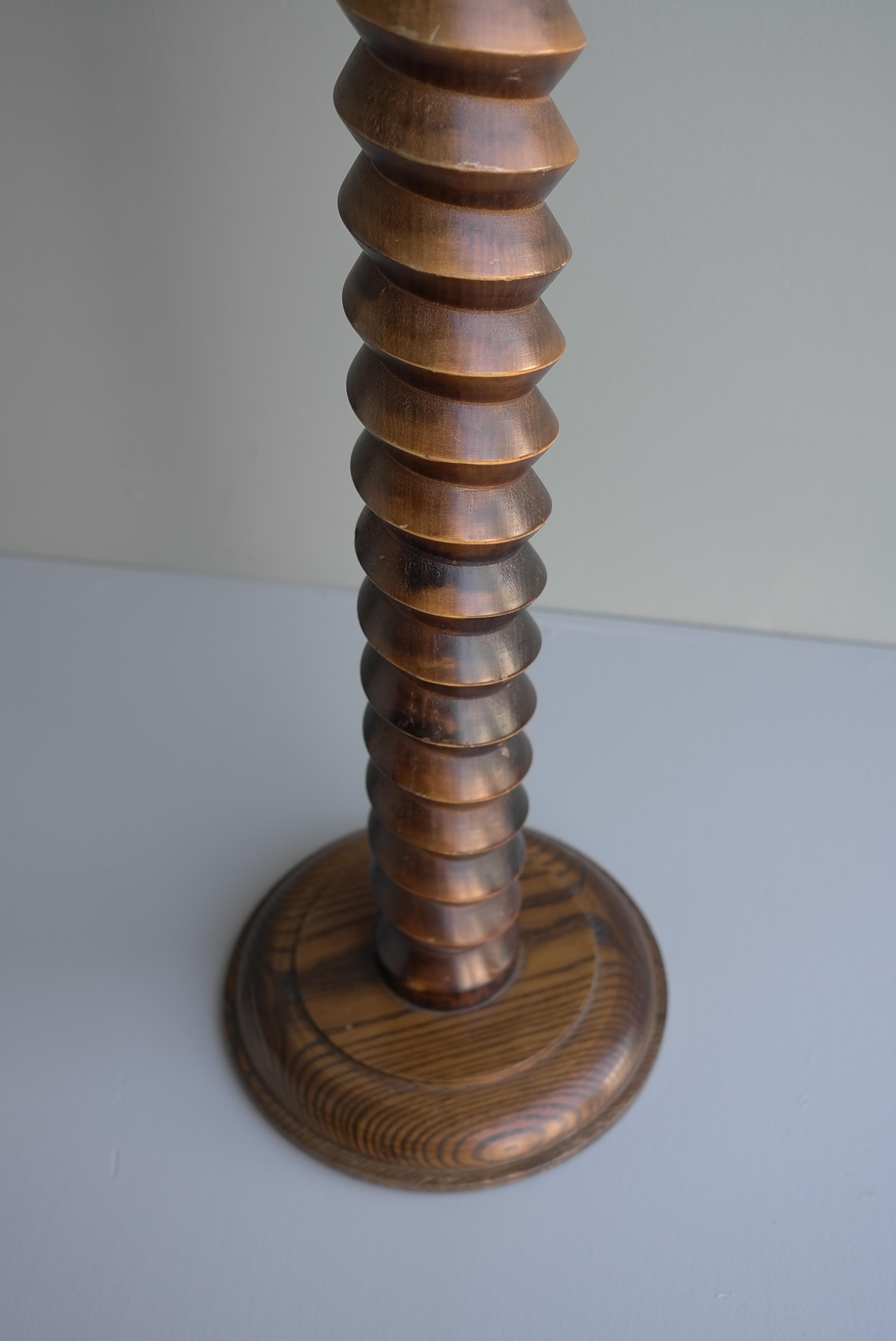 Turned Solid Oak Pedestal in Line of Charles Dudouyt, France, 1950s In Good Condition For Sale In Den Haag, NL
