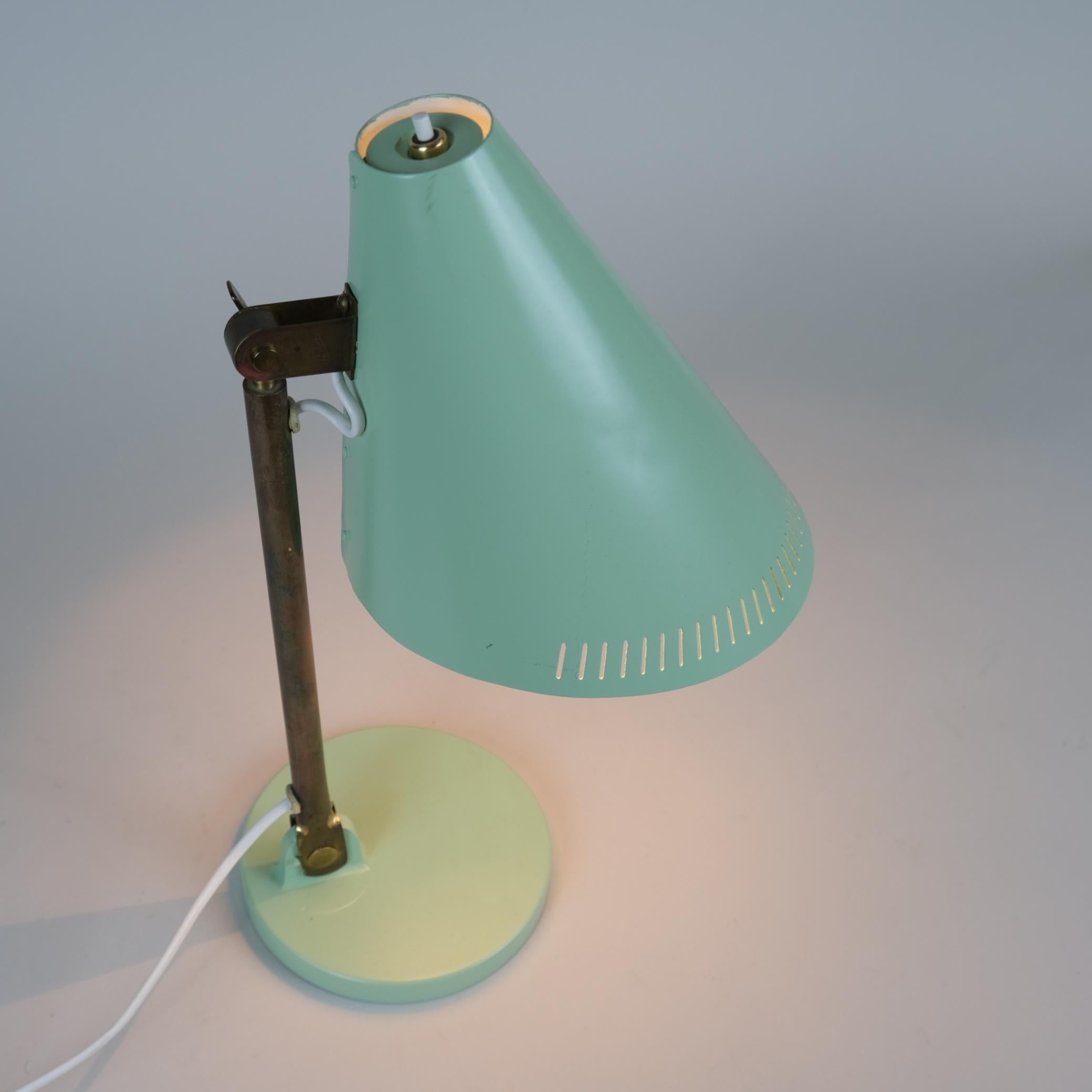 A Turqoise (Lights)  Lampe de table Paavo Tynell modèle 9222, Idman années 1950 en vente 1