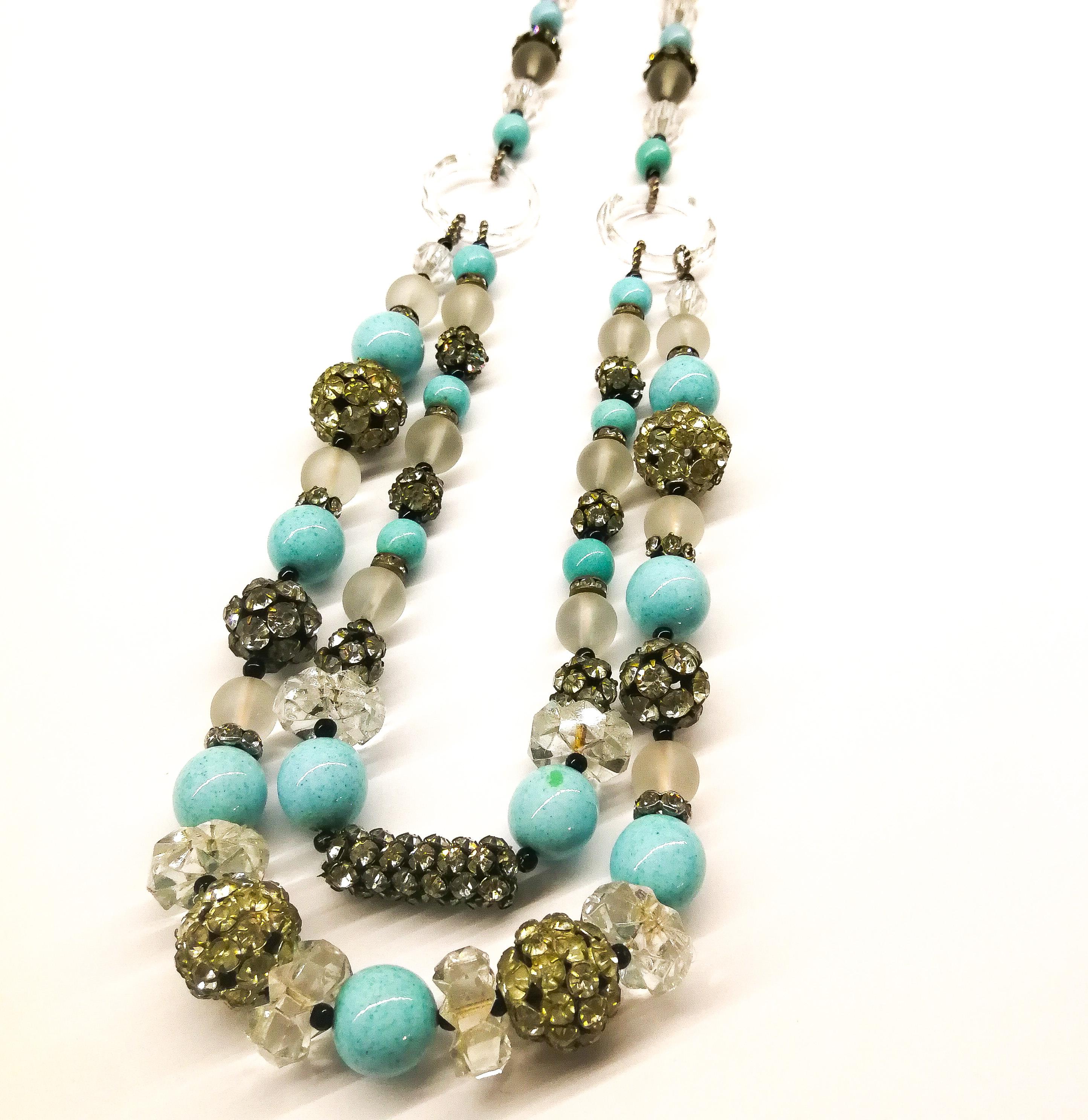Halskette aus türkisfarbener und mattierter Perle, klarem Kristall und Paste, 1920er Jahre (Art déco) im Angebot