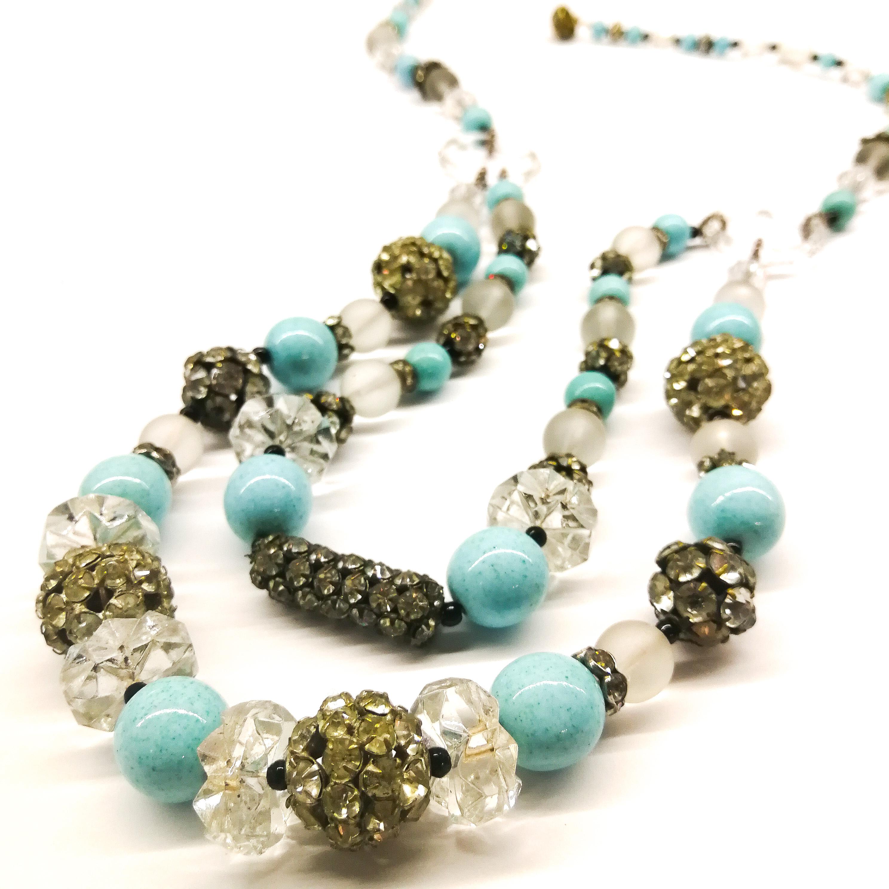 Halskette aus türkisfarbener und mattierter Perle, klarem Kristall und Paste, 1920er Jahre im Zustand „Gut“ im Angebot in Greyabbey, County Down
