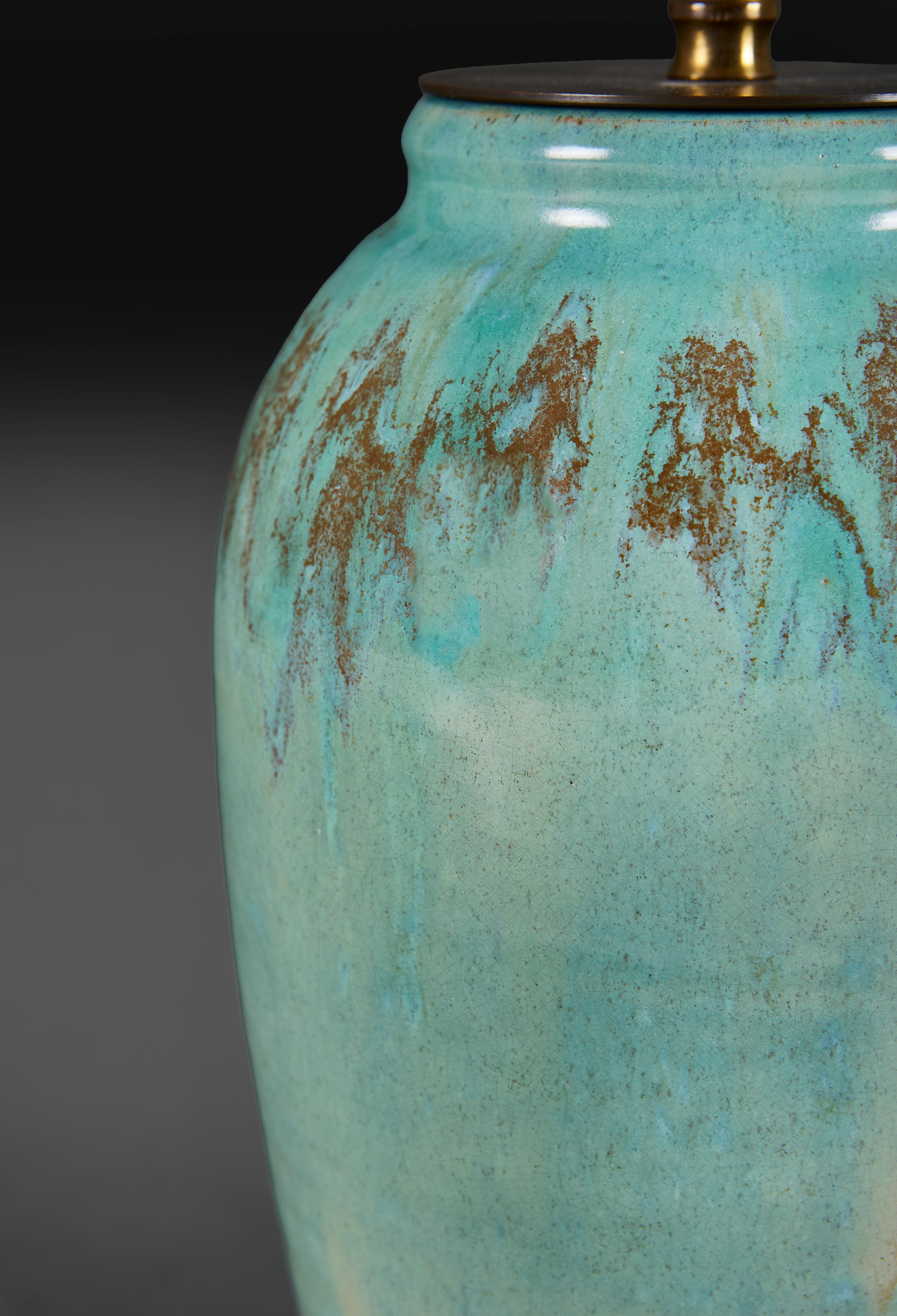 Vernissé Vase d'art turquoise transformé en lampe en vente