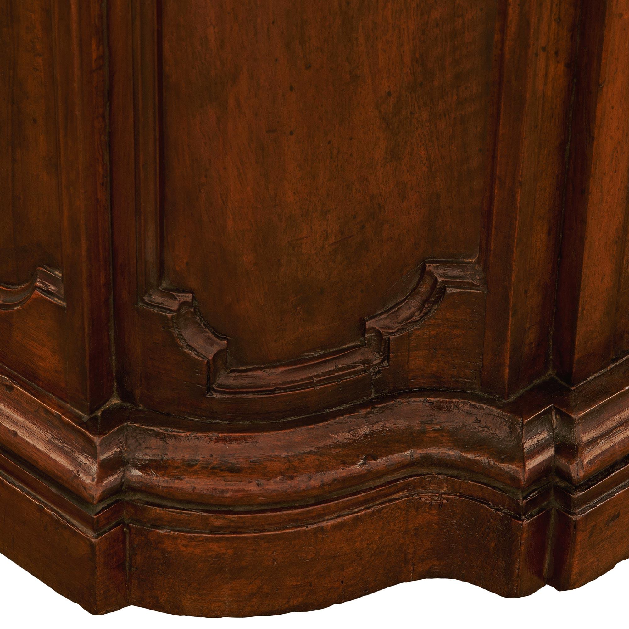 Barockes toskanisches Buffet aus Nussbaum und Eisen aus dem 18. im Angebot 7