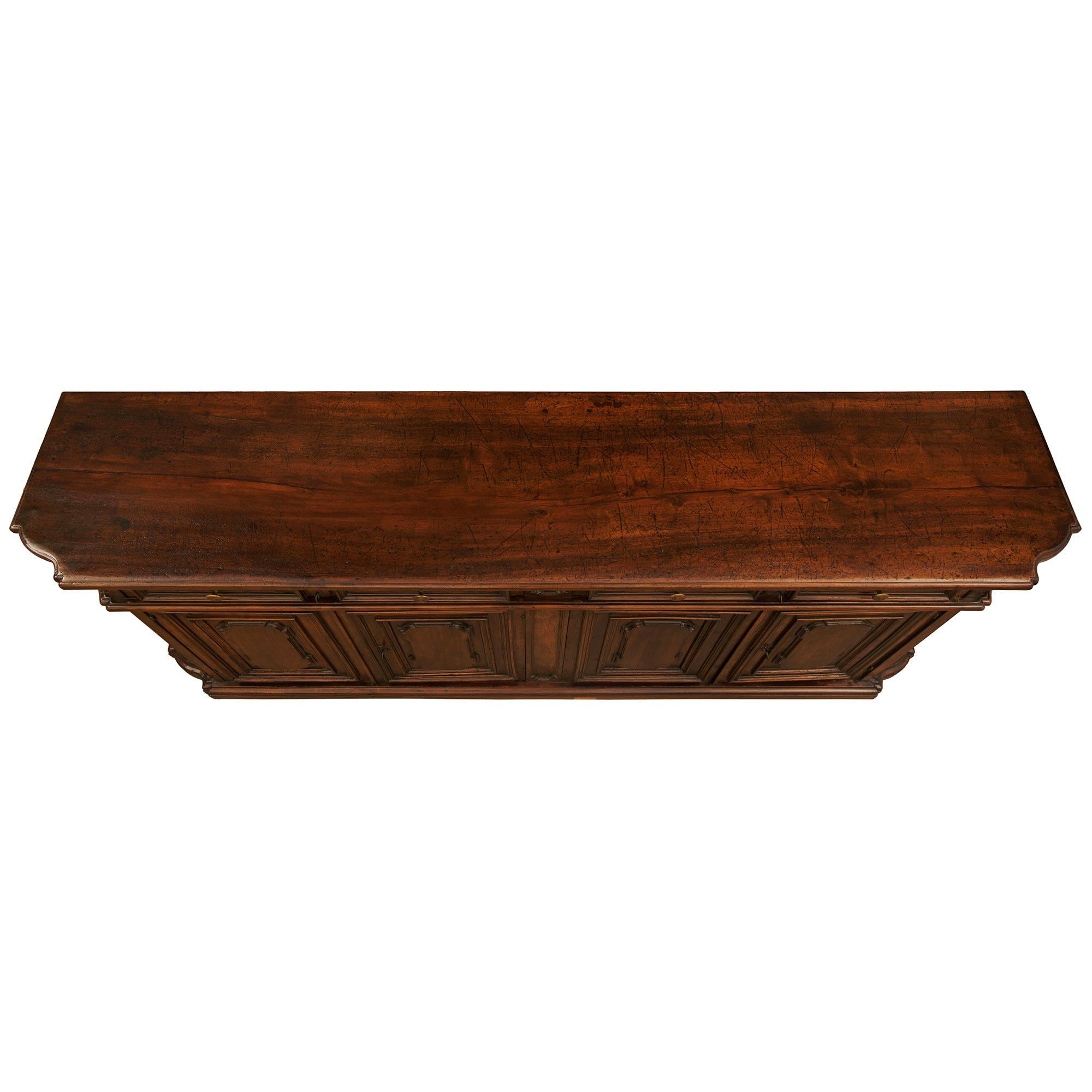 Barockes toskanisches Buffet aus Nussbaum und Eisen aus dem 18. im Angebot 8