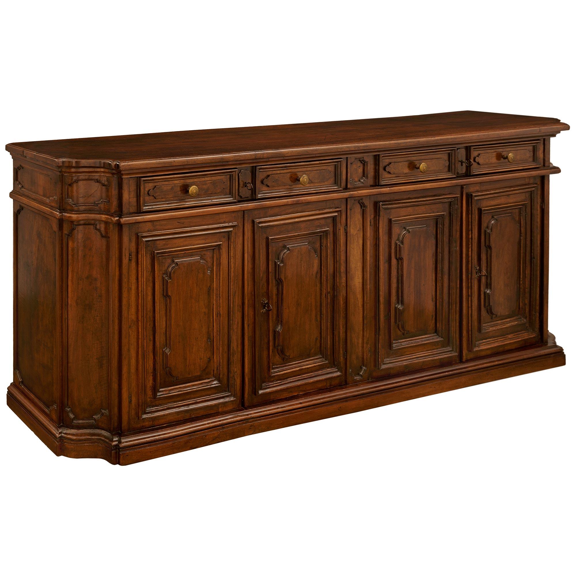 Barockes toskanisches Buffet aus Nussbaum und Eisen aus dem 18. (18. Jahrhundert und früher) im Angebot