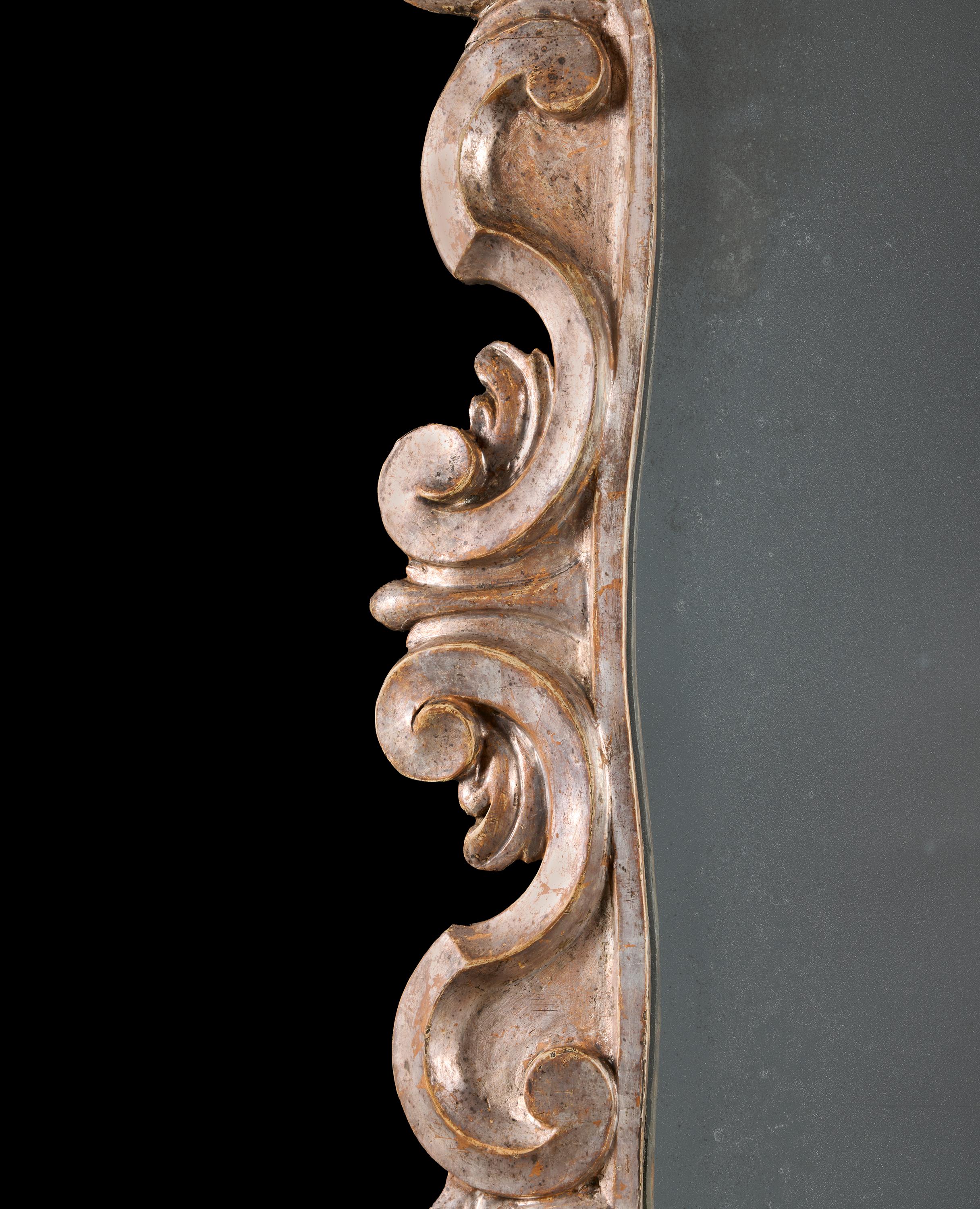 A Tuscan 18th Century Silver Gilt Mirror In Good Condition For Sale In London, GB