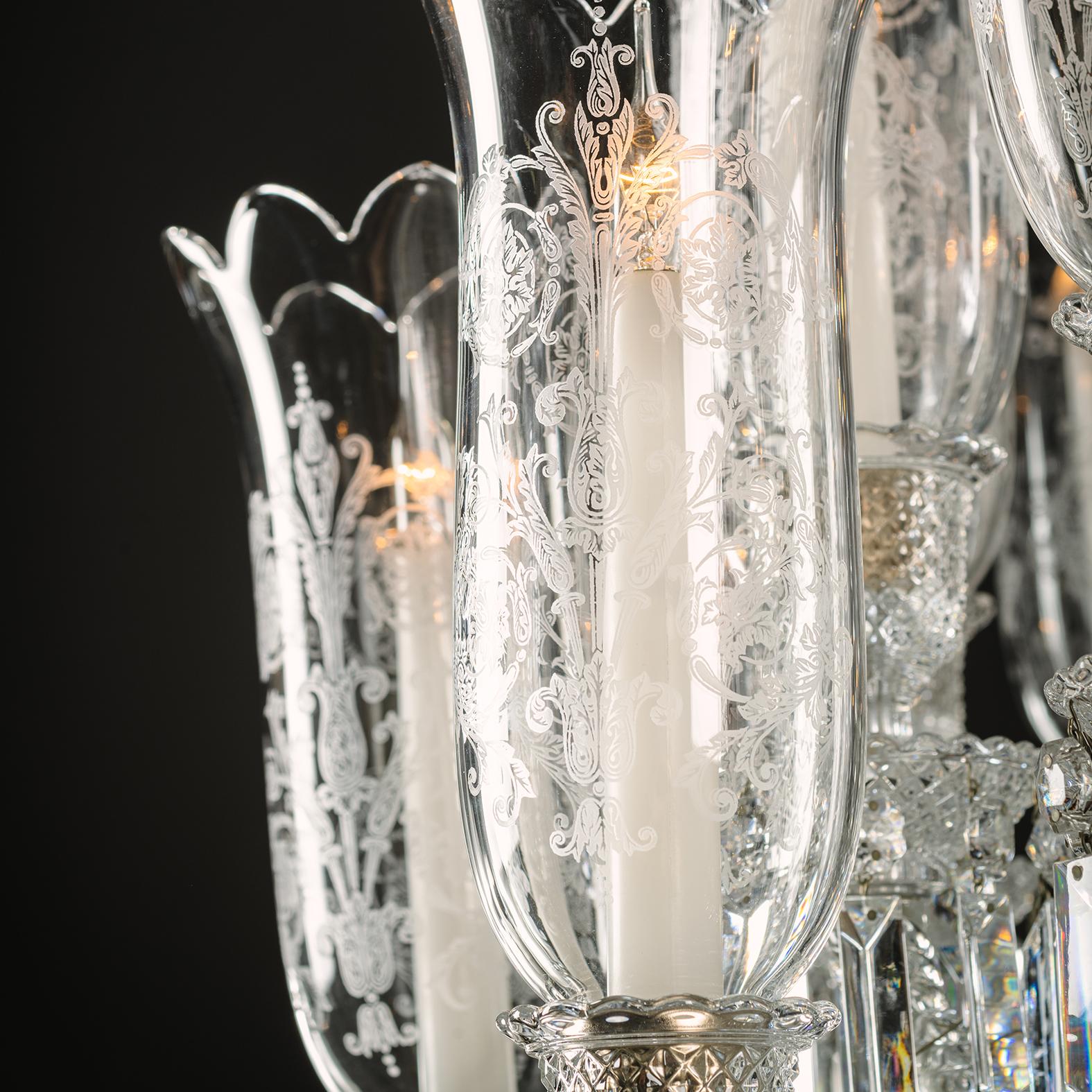 20ième siècle Un lustre en verre de cristal à vingt-quatre lumières en vente