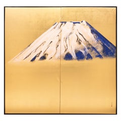 Ein zweigeteilter Paravent auf Blattgold, der den schneebedeckten Berg Fuji darstellt