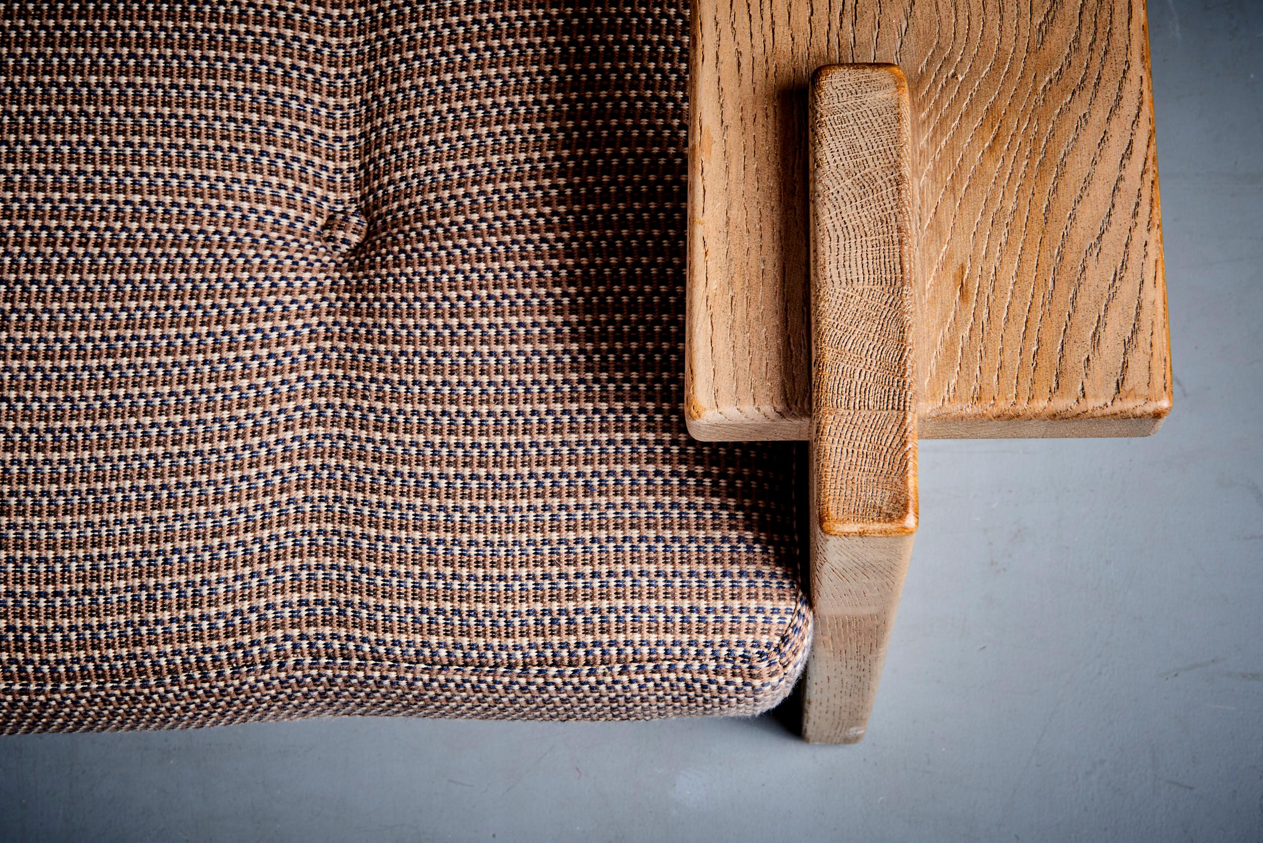 Ein zweisitziges brutalistisches Sofa, kuratiert von Hubert Zandberg im Angebot 5