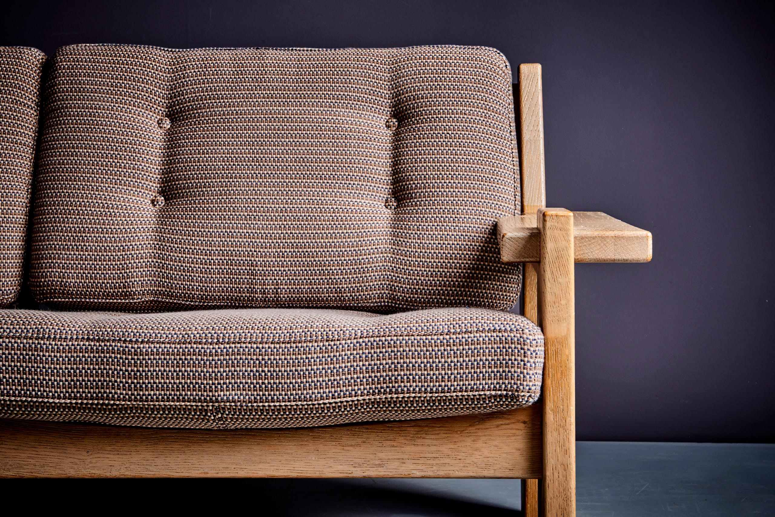 Ein zweisitziges brutalistisches Sofa, kuratiert von Hubert Zandberg im Angebot 6