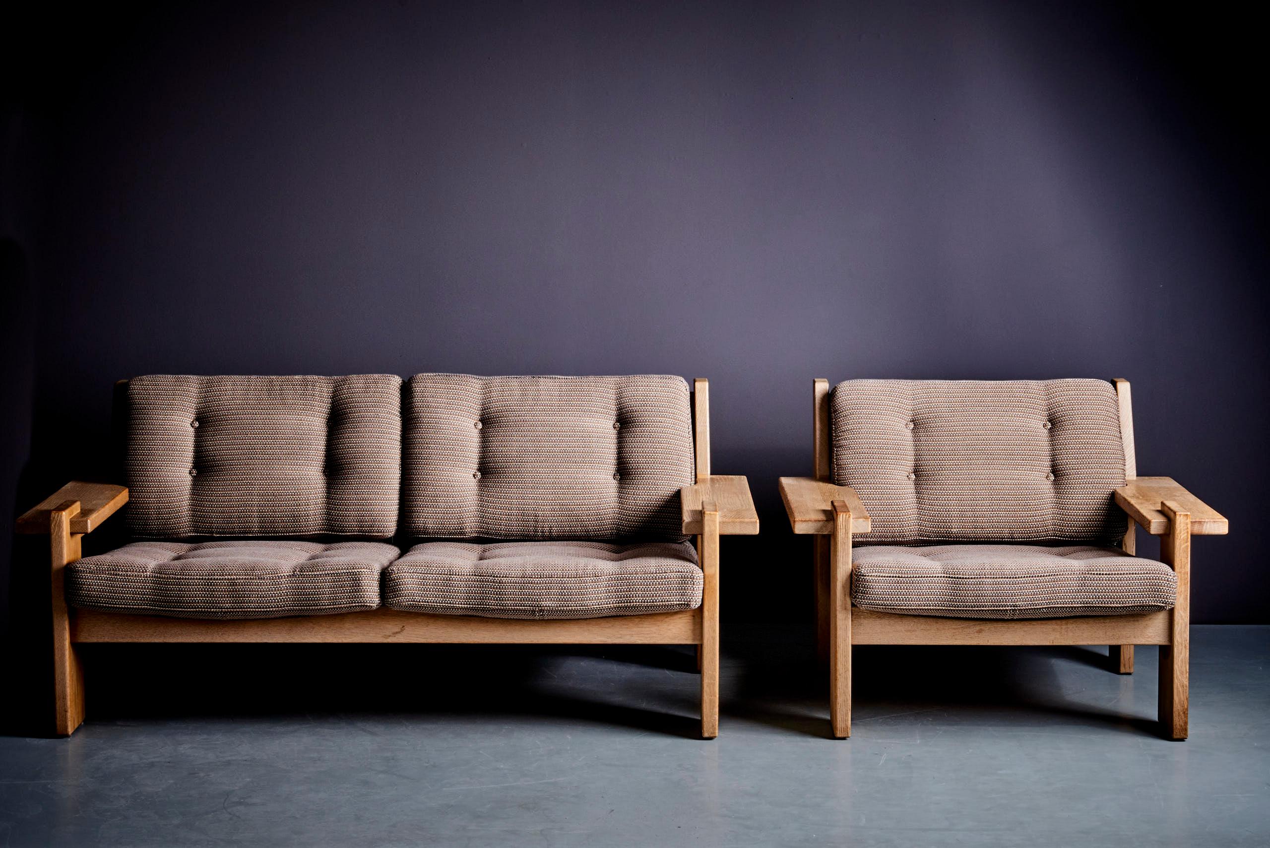 Ein zweisitziges brutalistisches Sofa, kuratiert von Hubert Zandberg (Moderne der Mitte des Jahrhunderts) im Angebot