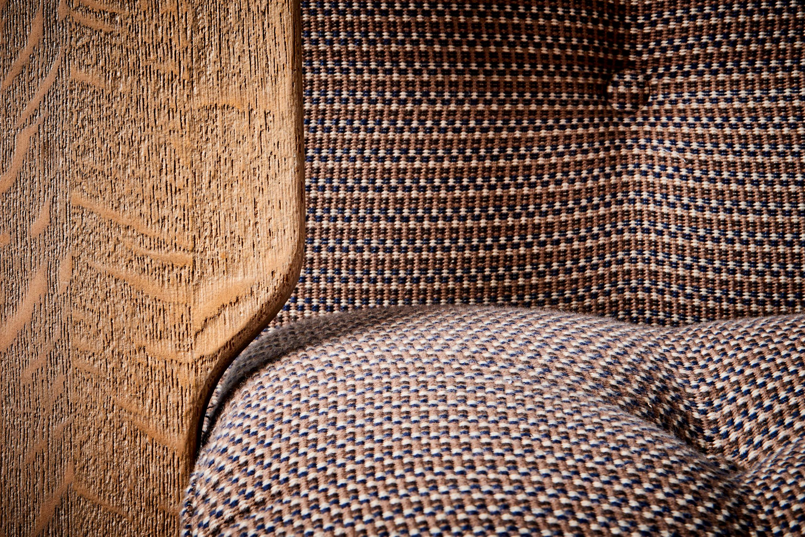 Ein zweisitziges brutalistisches Sofa, kuratiert von Hubert Zandberg im Angebot 2