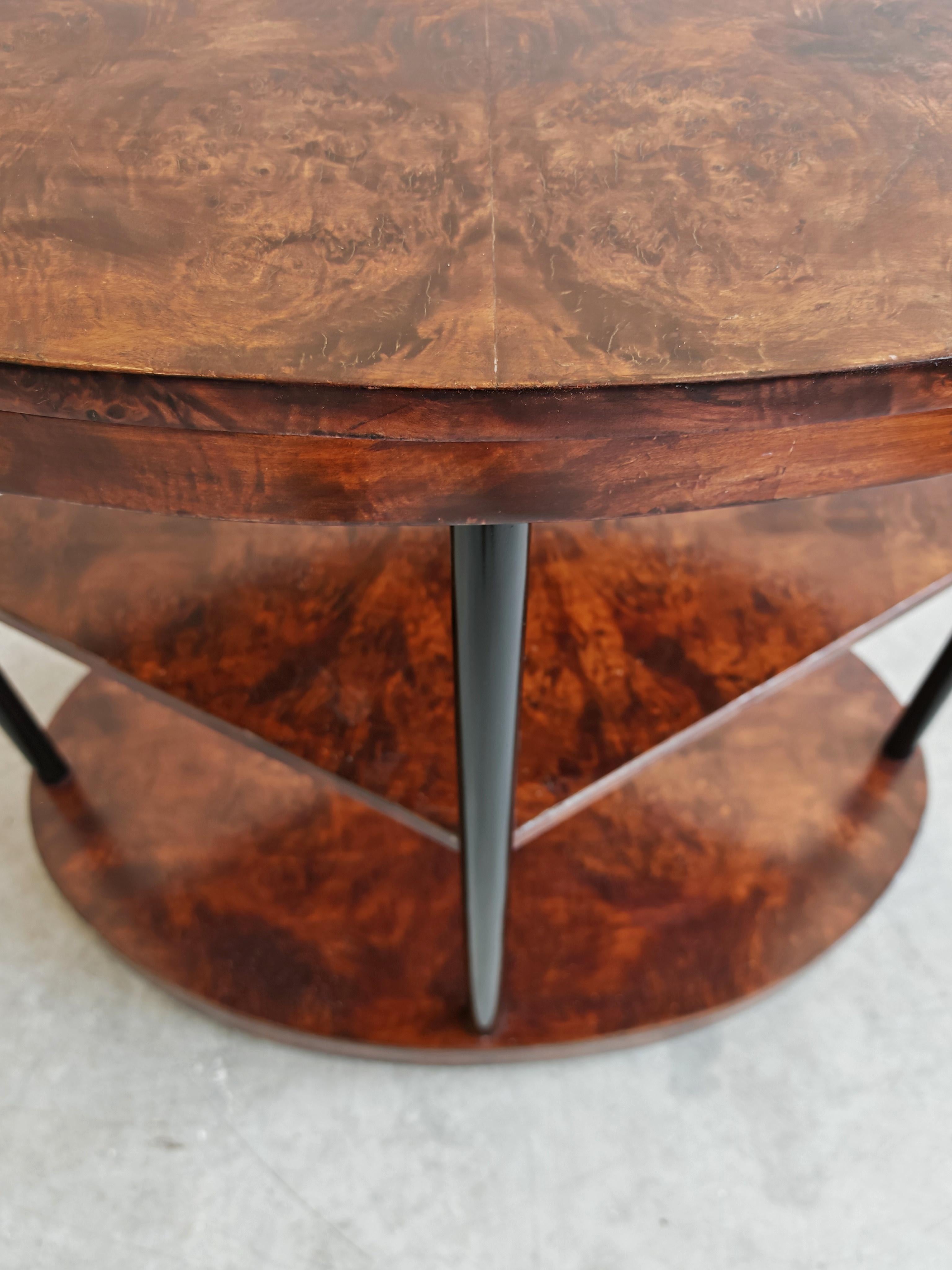 Table d'appoint ou de centre Art Déco unique à trois niveaux en ronce de noyer, Autriche, années 1920 en vente 3