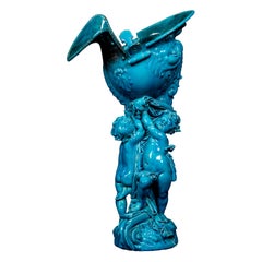 Une pièce de table figurative unique, ancienne, de style Louis XVI, en porcelaine bleue de Sèvres